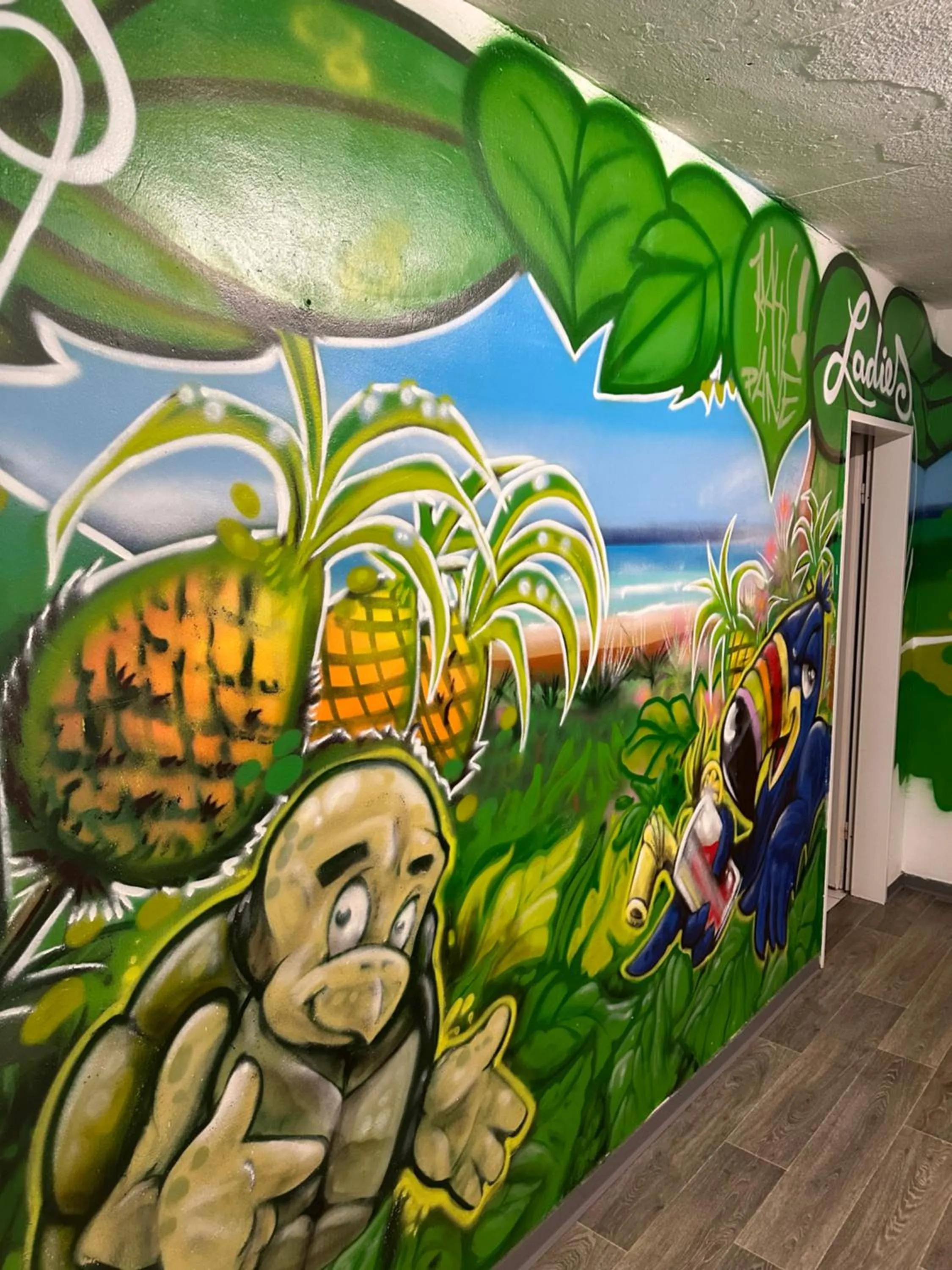 Restaurant/places to eat in Pauli Hostel