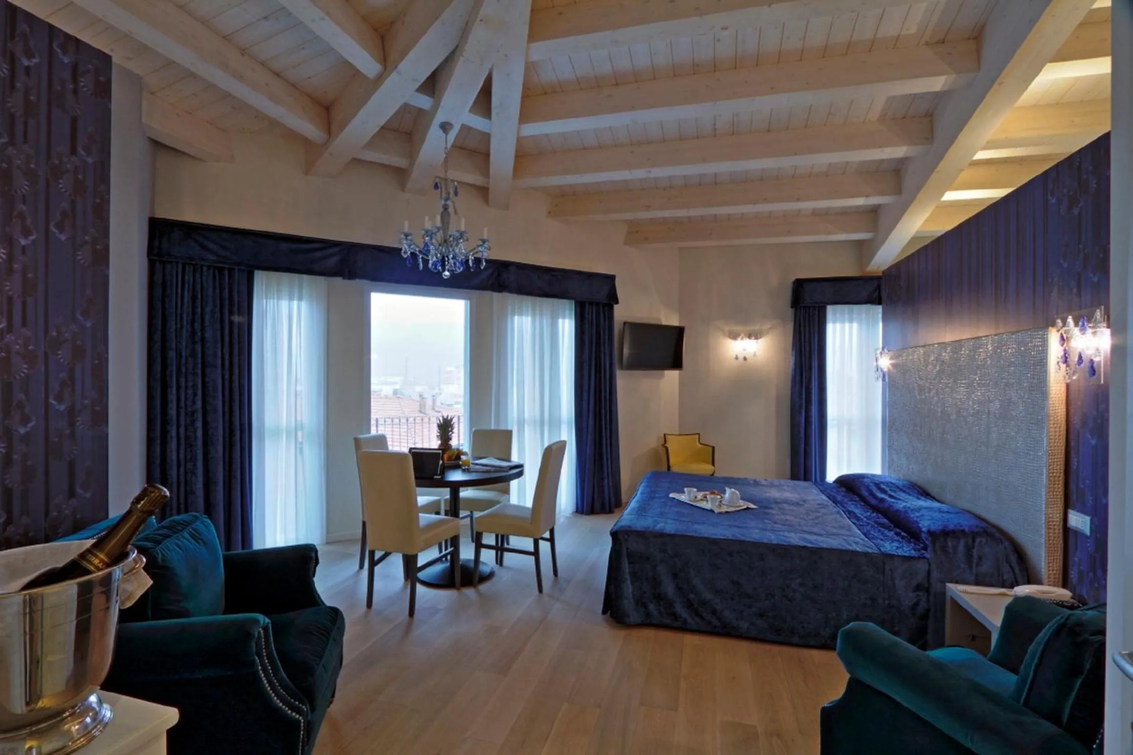 Photo of the whole room, Bed in Boutique Hotel Calzavecchio