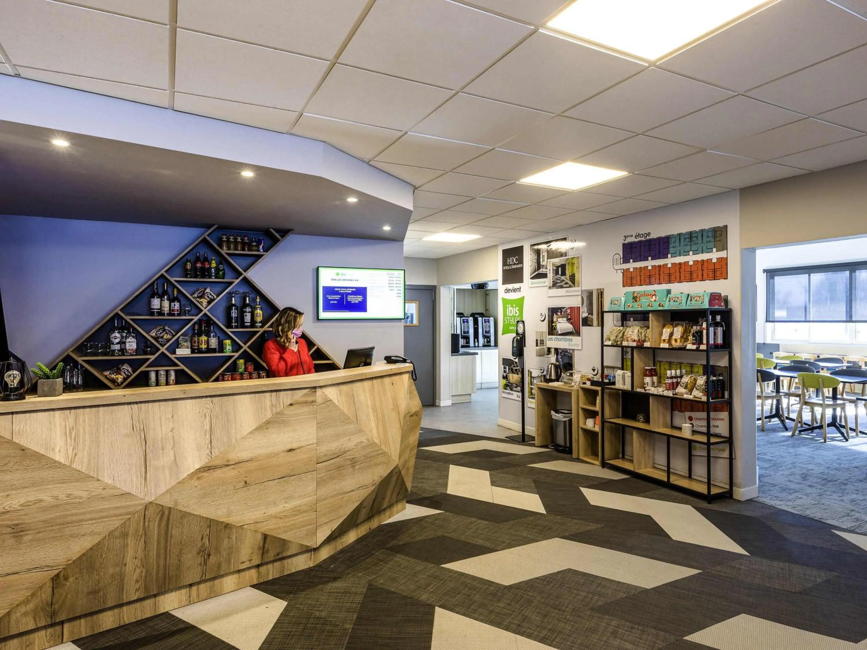 Lounge or bar in Ibis Styles Crolles Grenoble A41