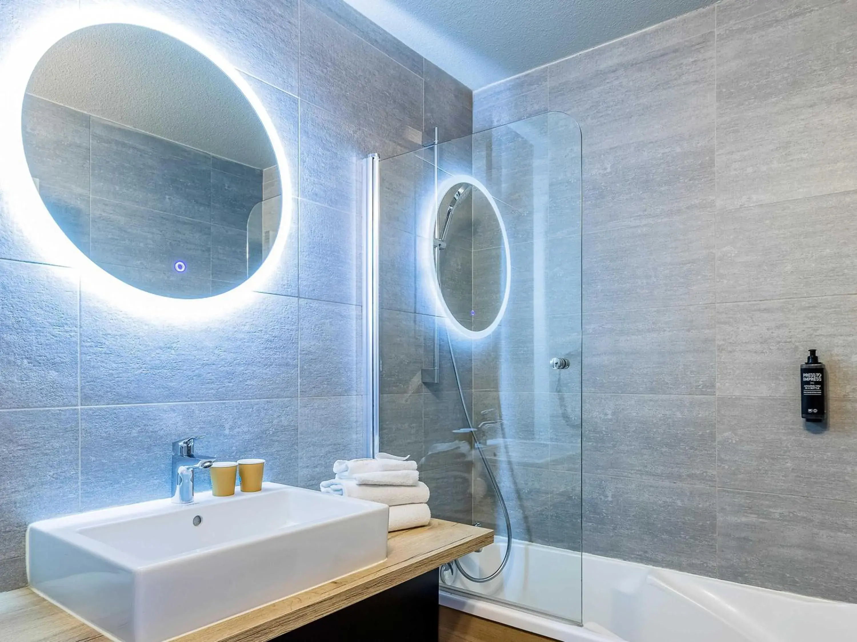 Twin Room in Ibis Styles Crolles Grenoble A41 Twin Room in Ibis Styles Crolles Grenoble A41