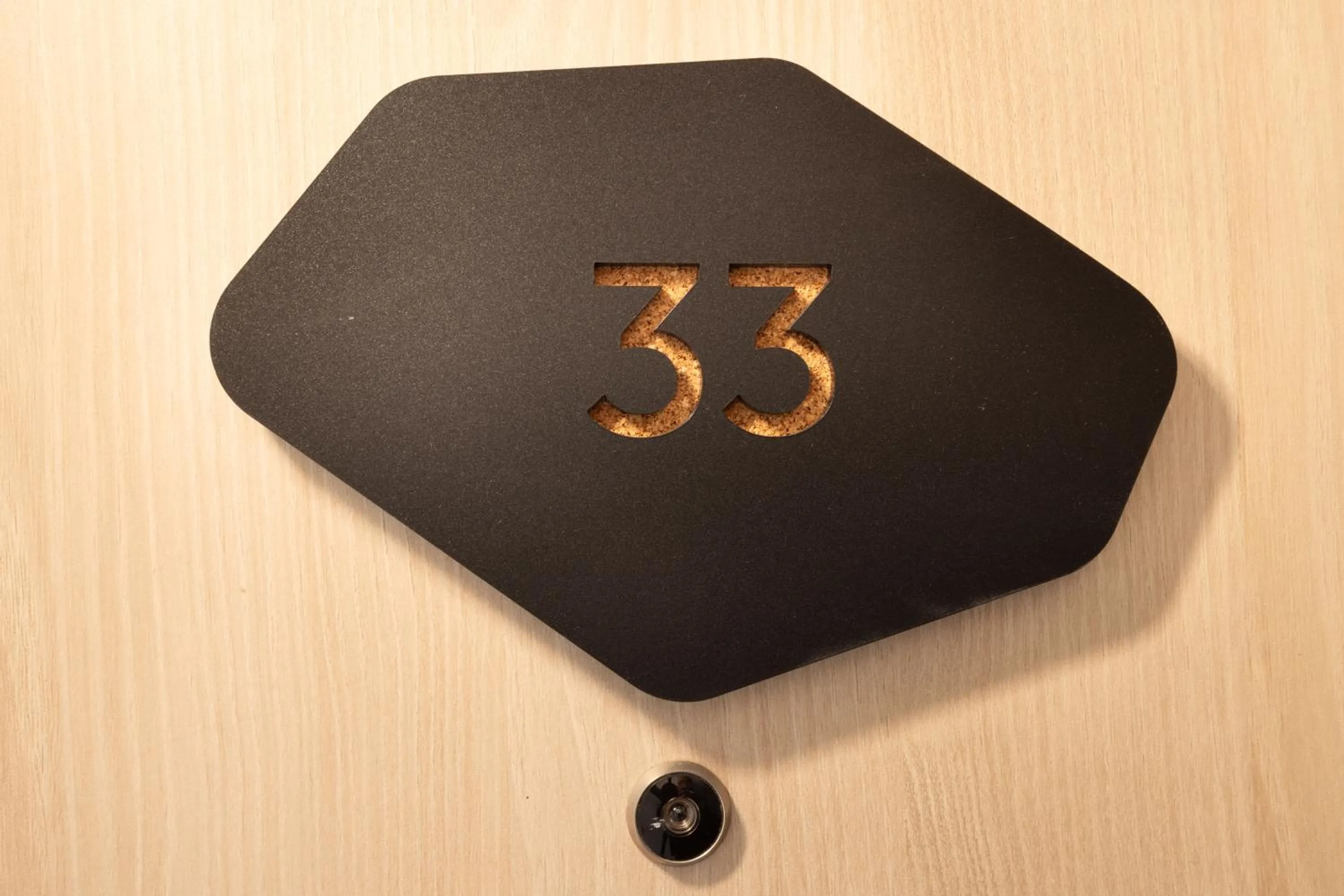 Logo/Certificate/Sign in Hotel Korner Montparnasse