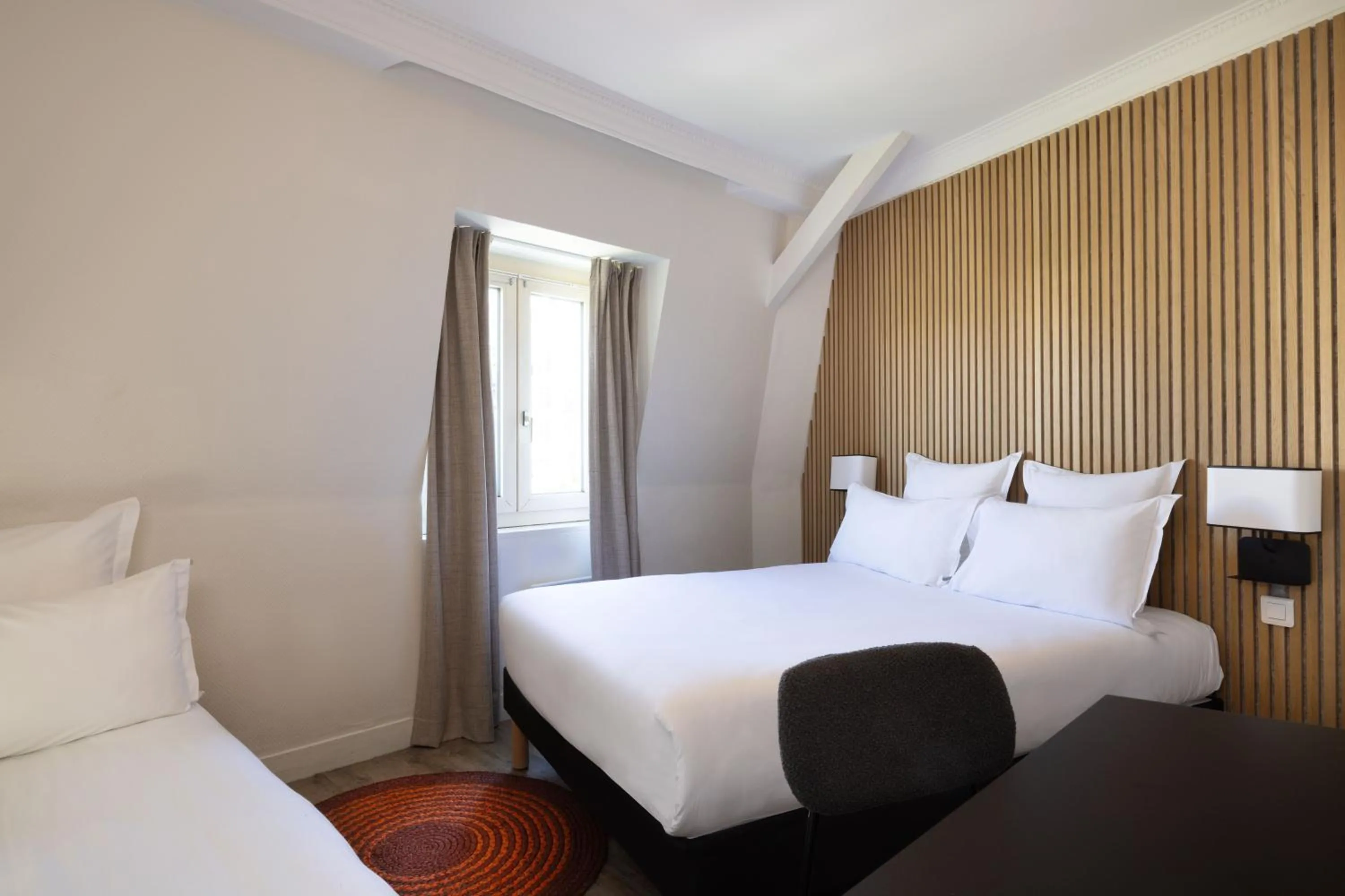 Bed in Hotel Korner Montparnasse