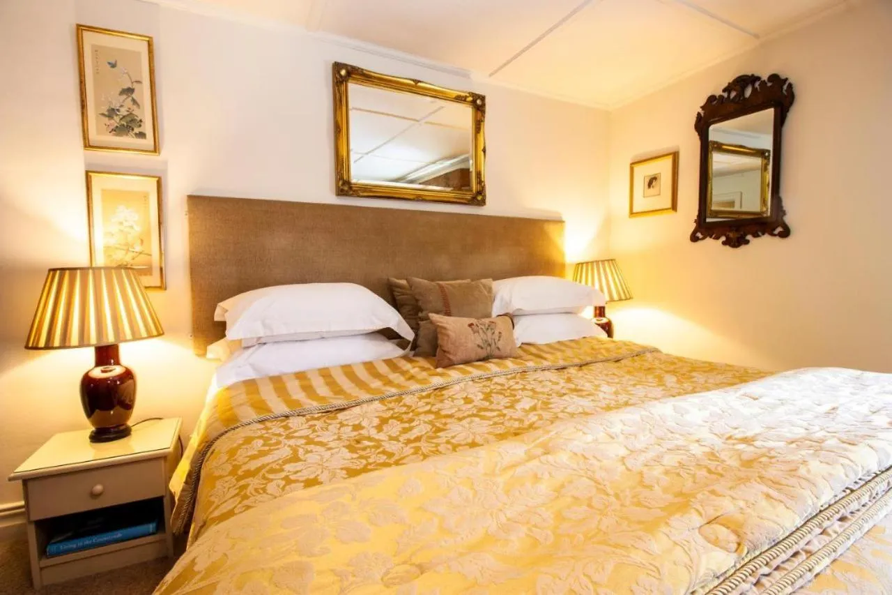 Bedroom, Bed in The Tankerville Arms