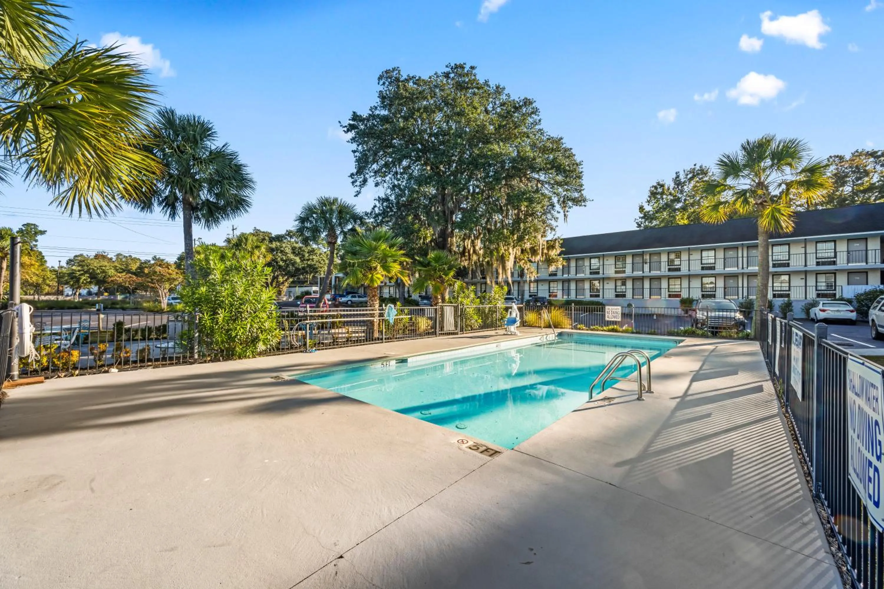 Pool view in Charleston Creekside Inn