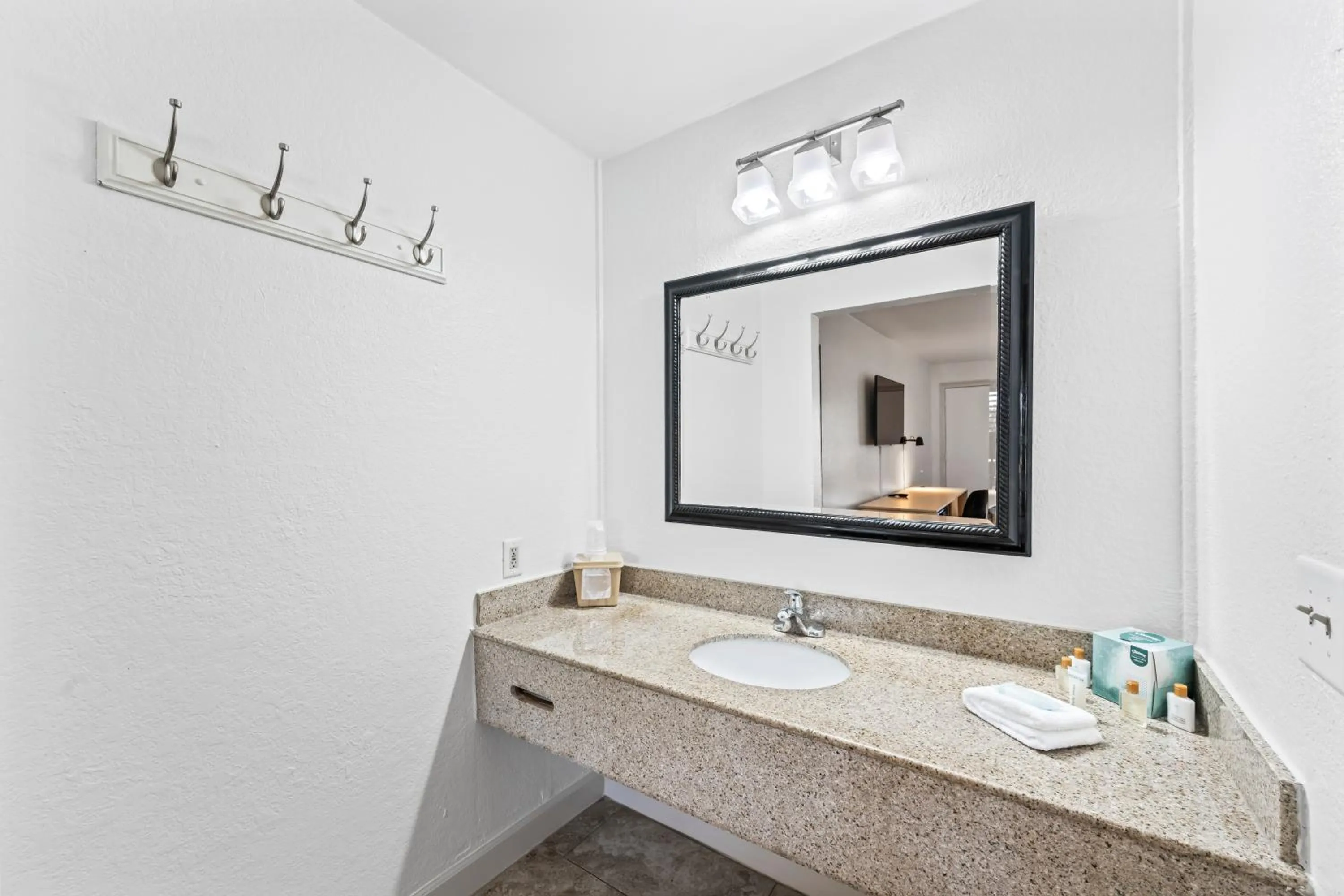 Bathroom in Charleston Creekside Inn