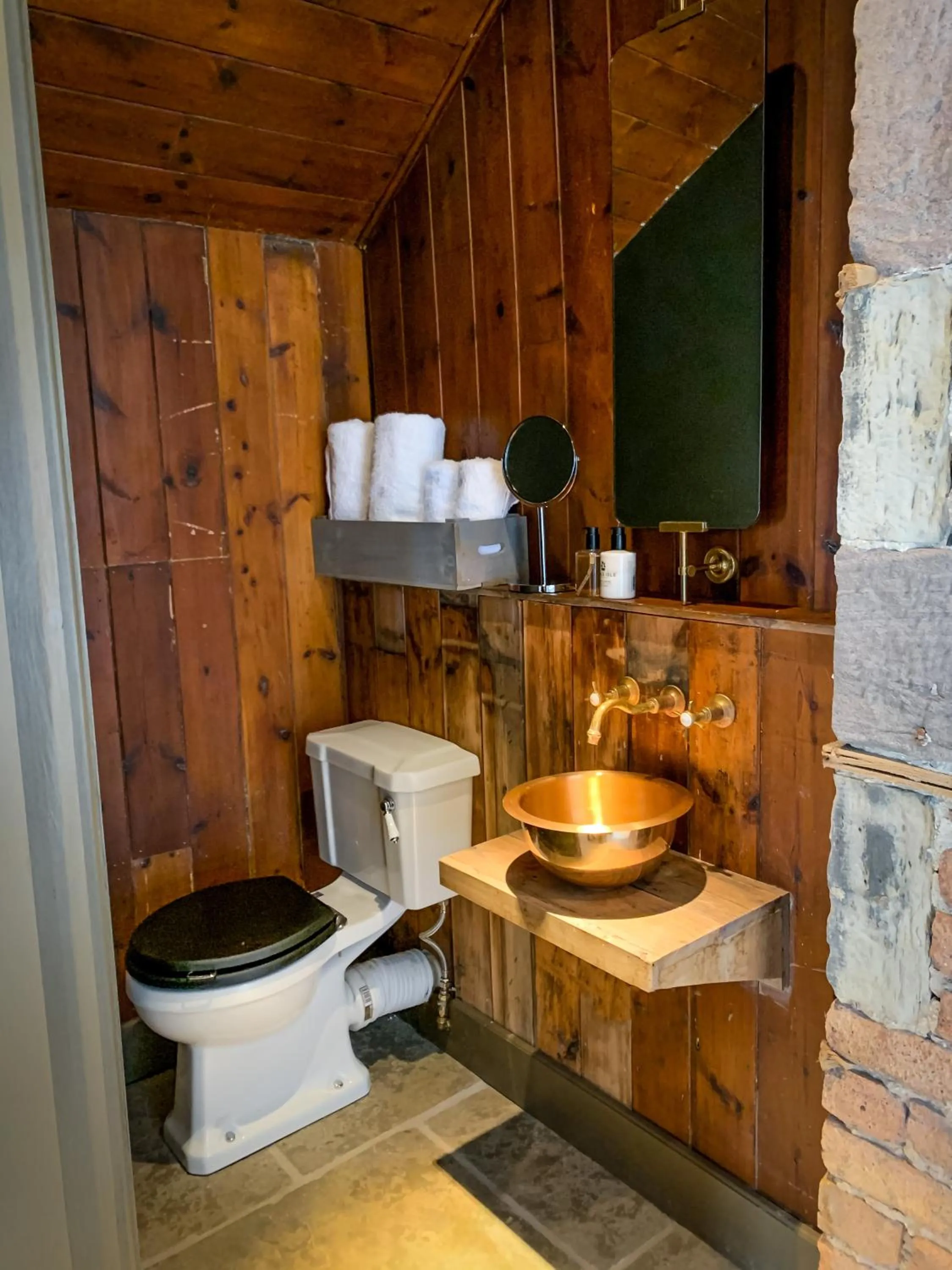 Bathroom in The Joiners Arms
