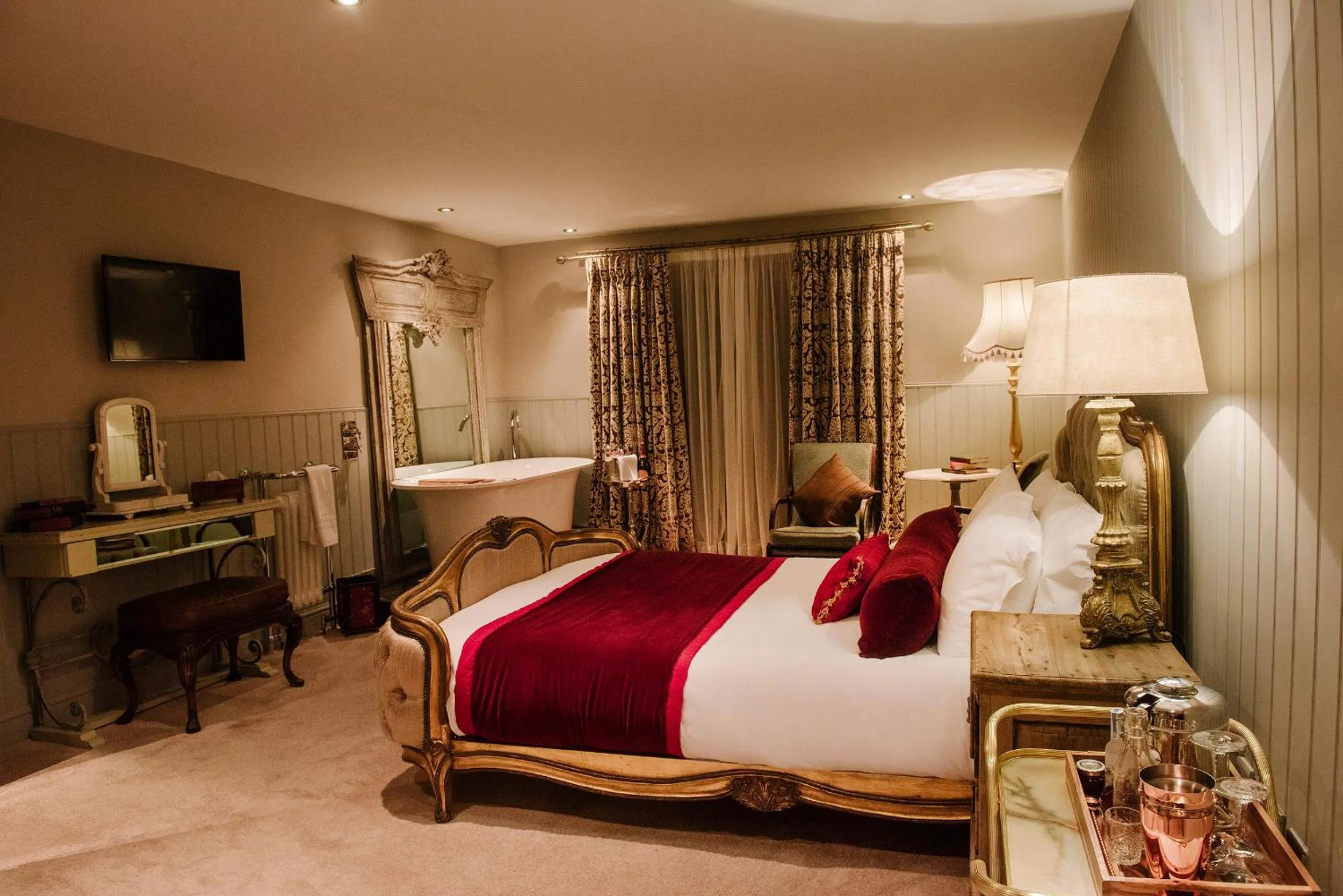 Photo of the whole room, Bed in The Joiners Arms