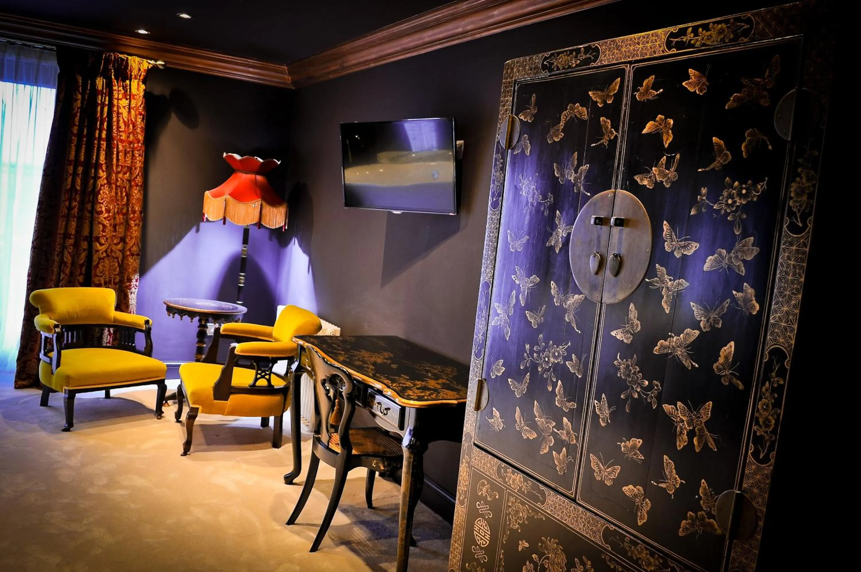 Seating area in The Joiners Arms