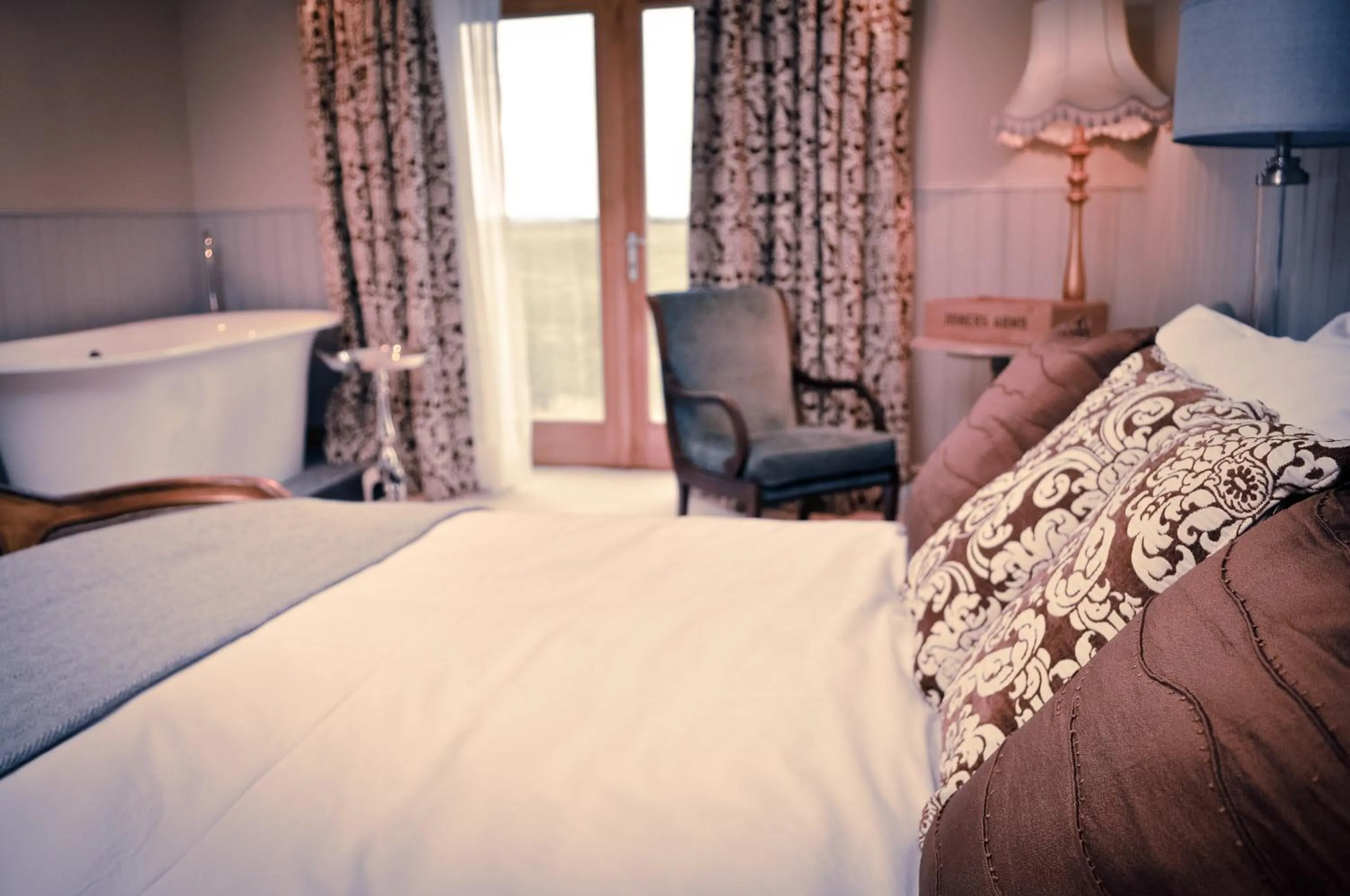 Text overlay, Bed in The Joiners Arms