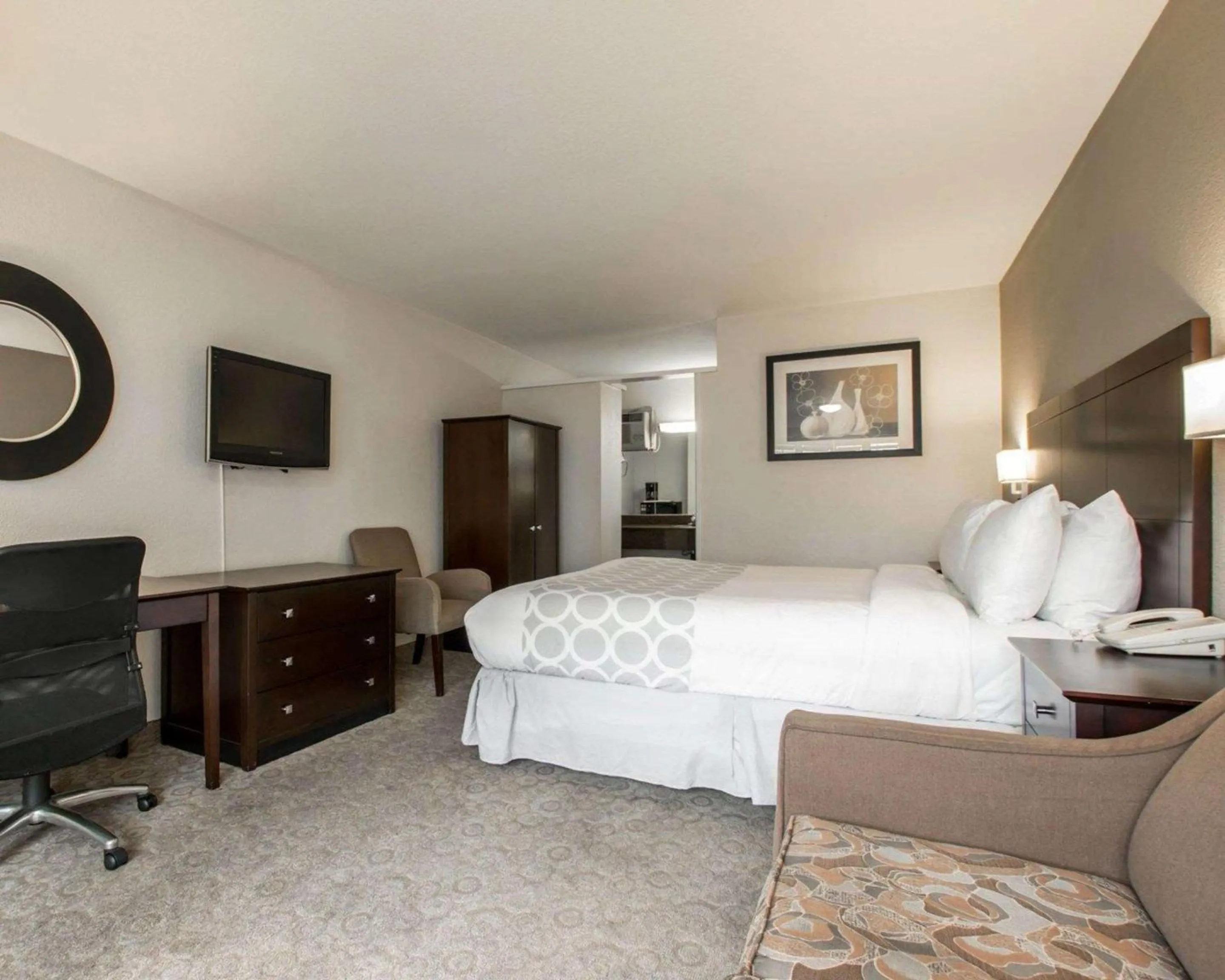 Photo of the whole room, Bed in Rodeway Inn Convention Center