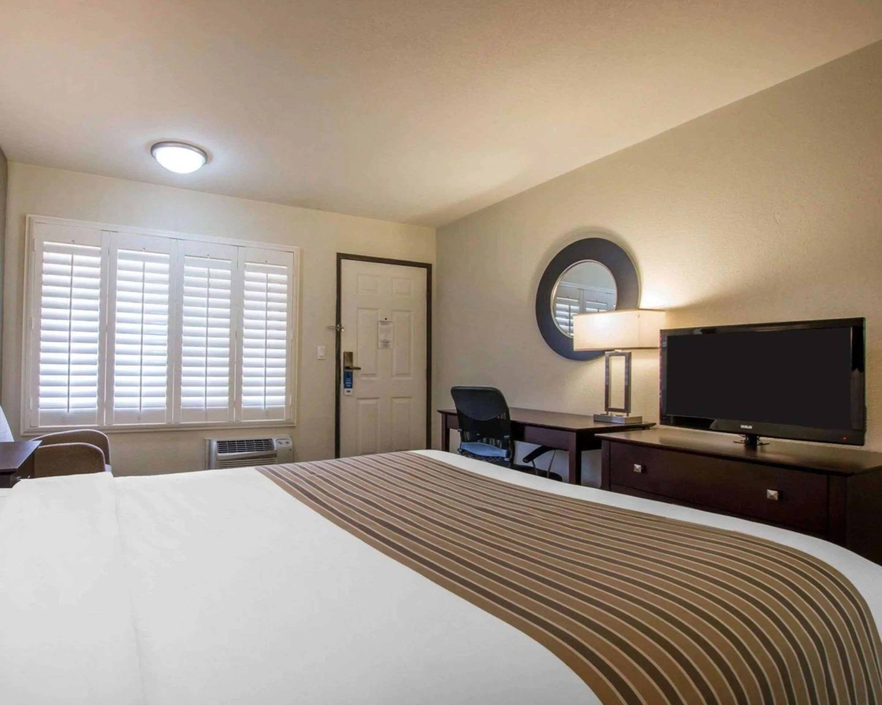 Photo of the whole room, Bed in Rodeway Inn Convention Center