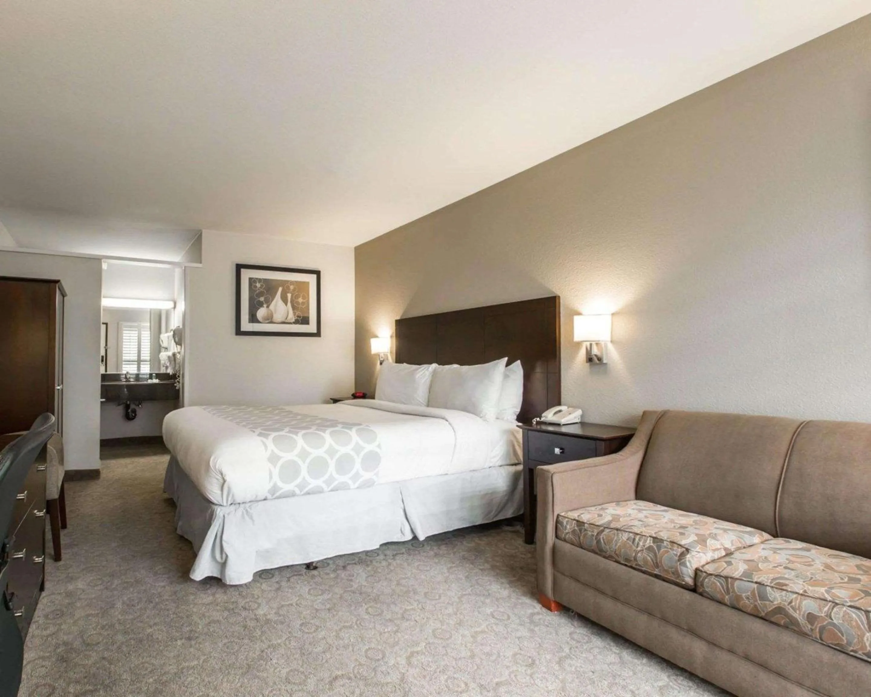 Photo of the whole room, Bed in Rodeway Inn Convention Center