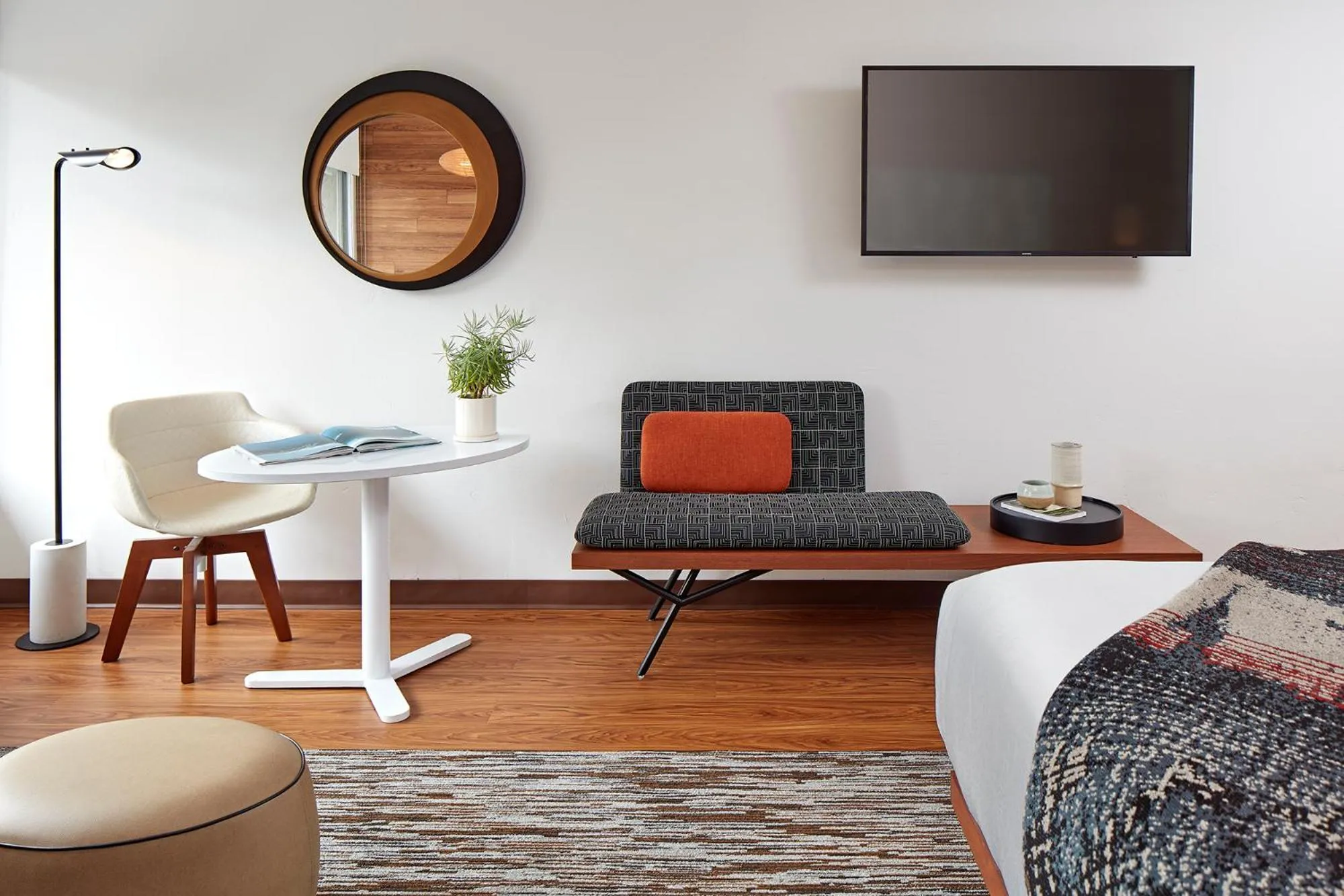 Communal lounge/ TV room, Bed in Carmel Mission Inn