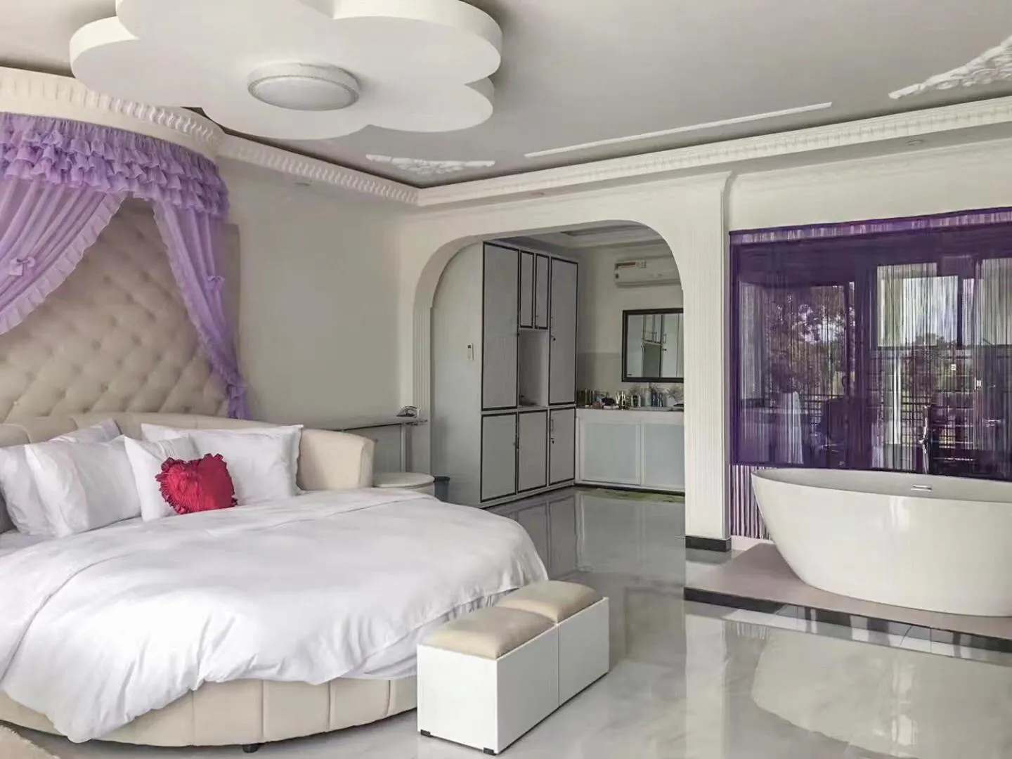 Bed in The Lion Kingdom Sigiriya