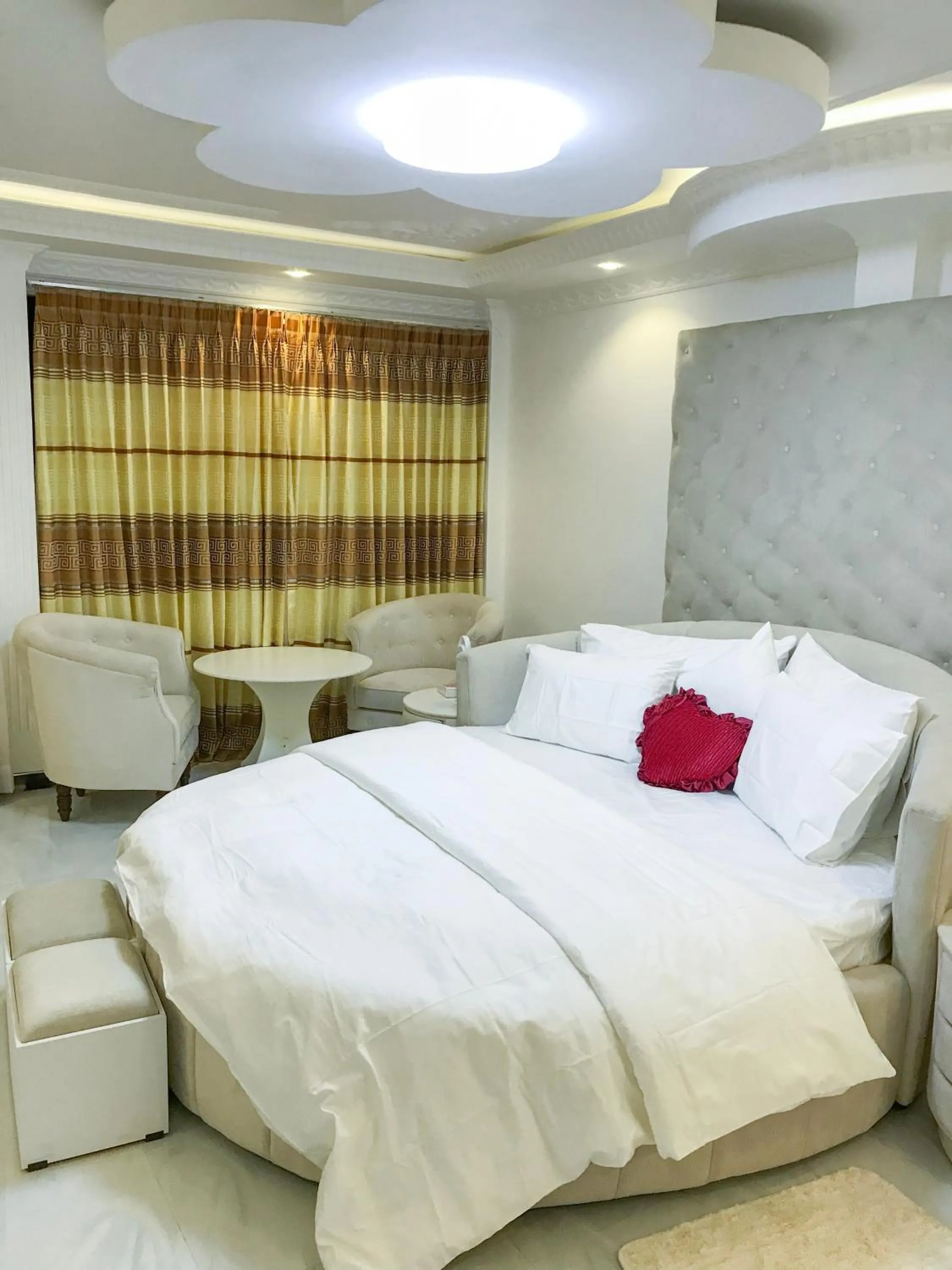 Bed in The Lion Kingdom Sigiriya