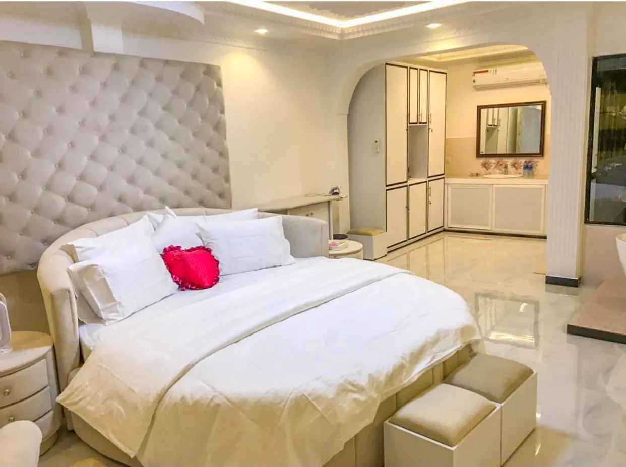 Bed in The Lion Kingdom Sigiriya