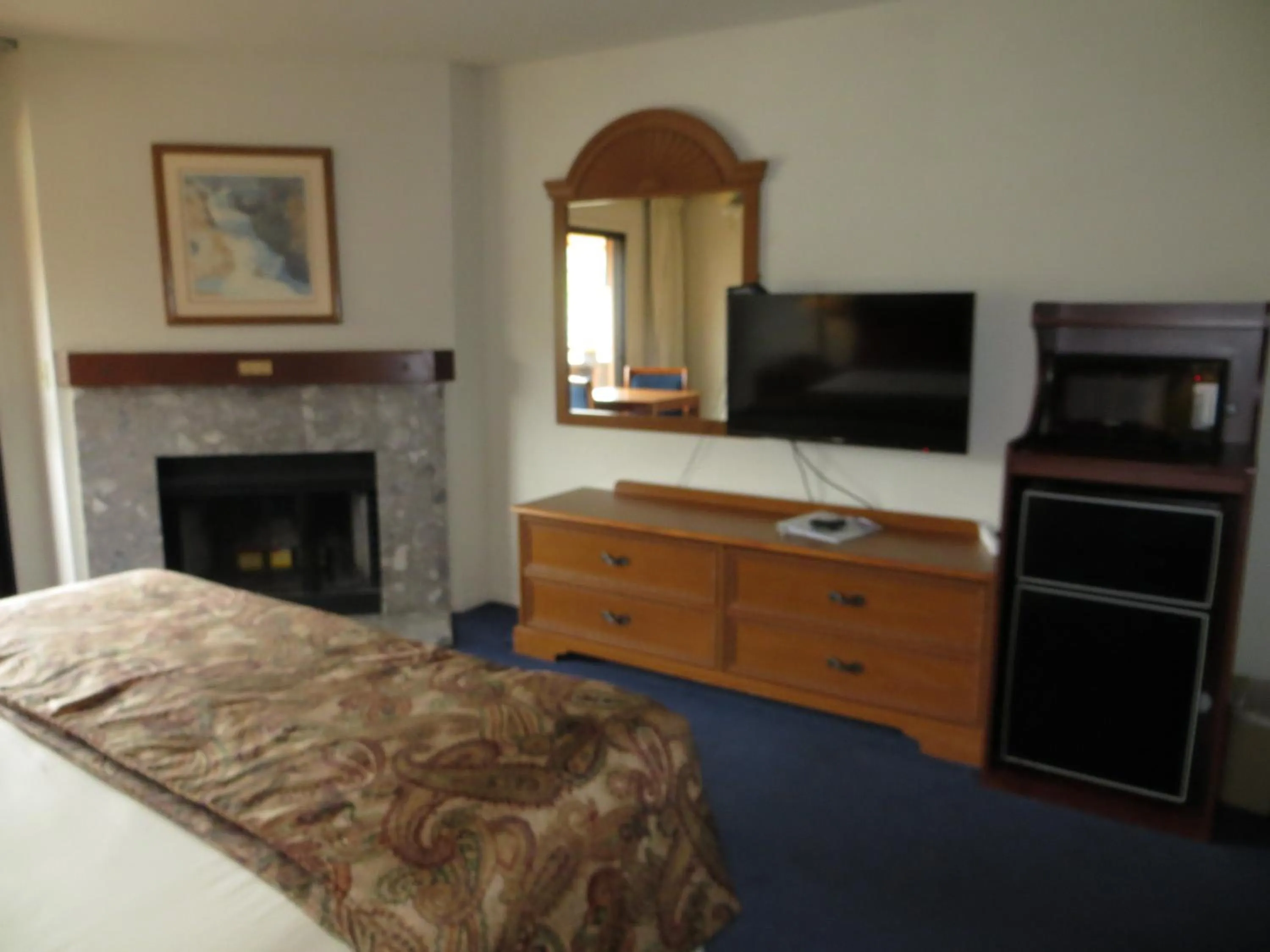 TV and multimedia, Bed in The Monarch Resort