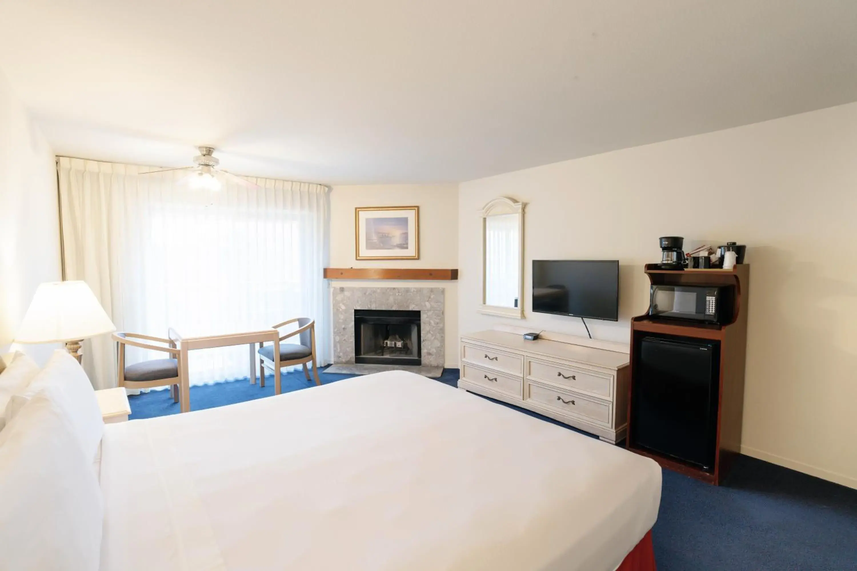 Deluxe King Suite in The Monarch Resort Deluxe King Suite in The Monarch Resort