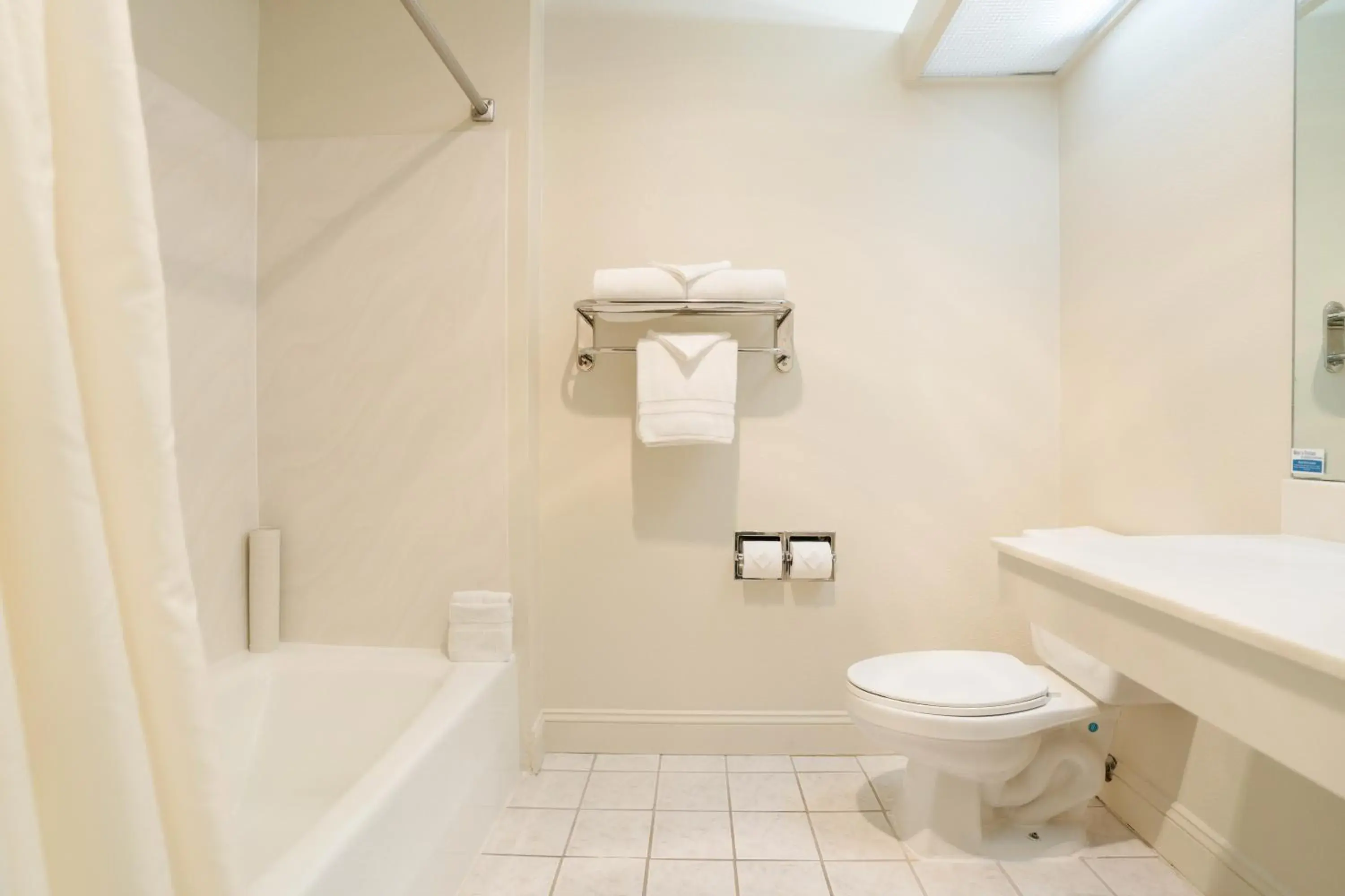 Queen Room in The Monarch Resort Queen Room in The Monarch Resort