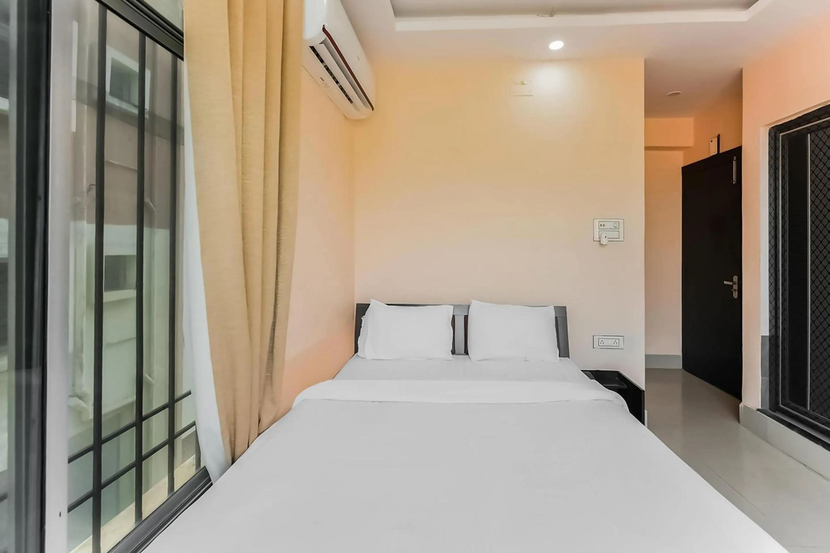 Bedroom, Bed in Super Hotel O The Orchid