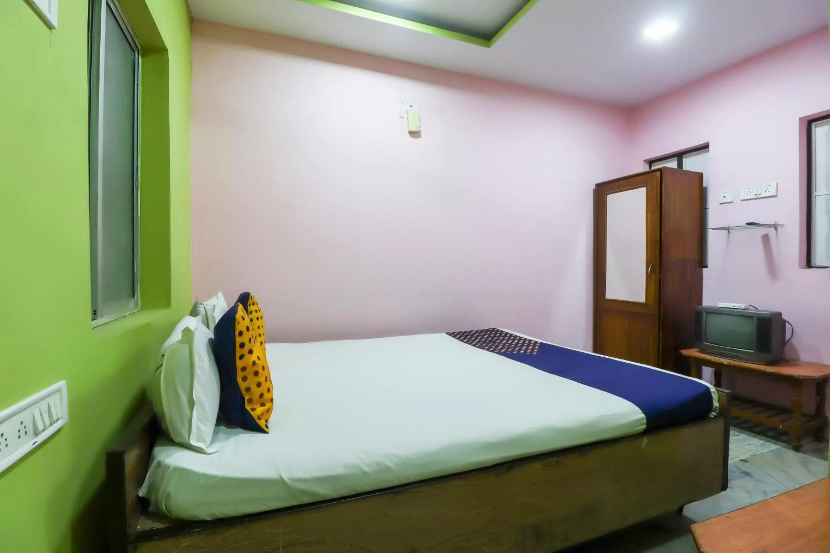 Bedroom, Bed in Hotel O Bright