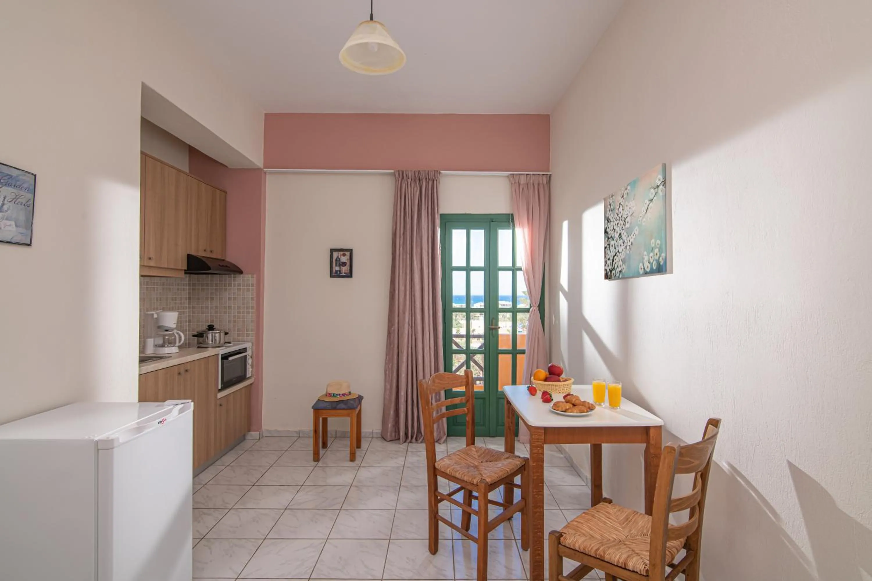 Kitchen or kitchenette in Portokali Apartments