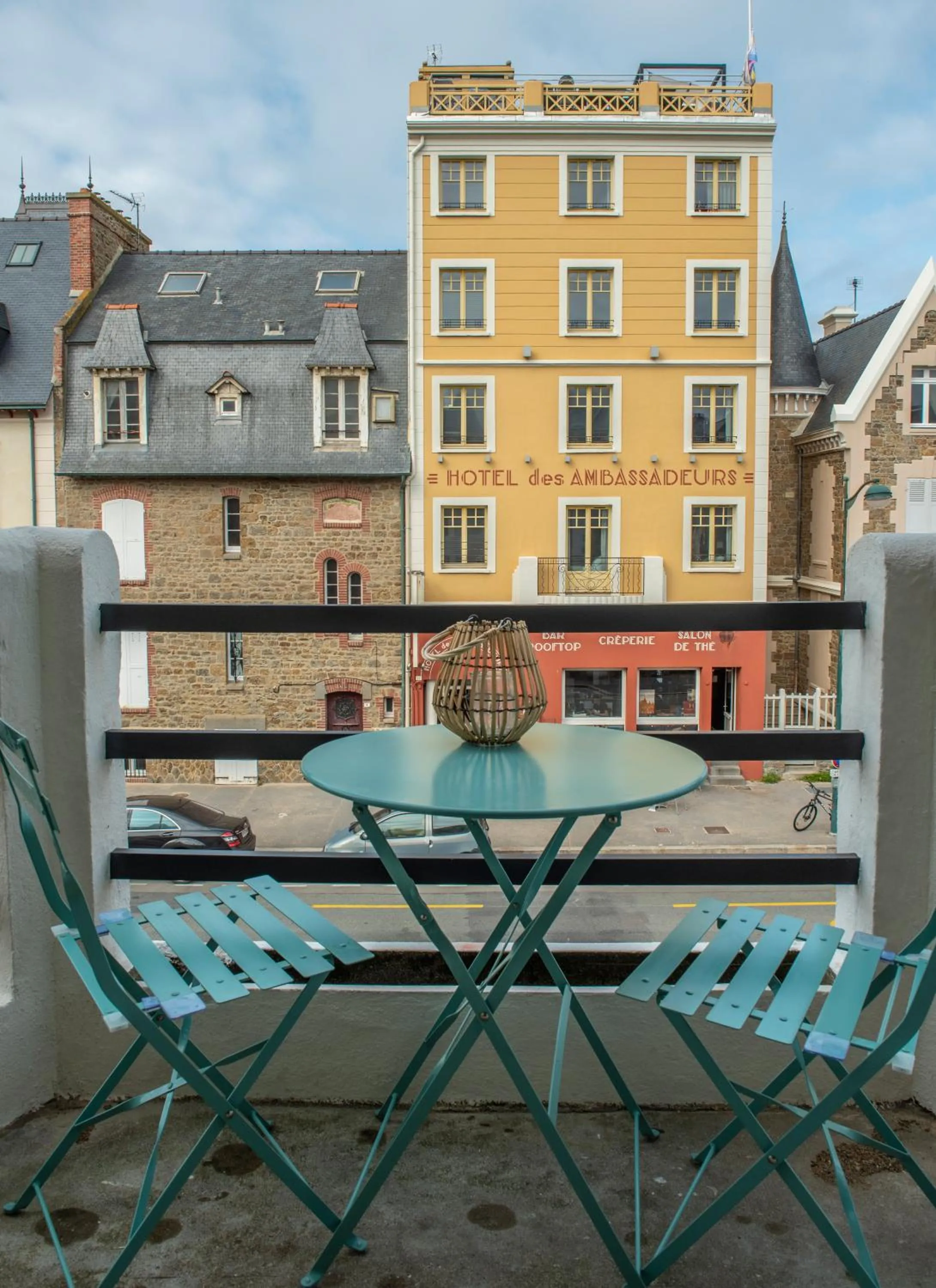 Balcony/Terrace in Ambassadeurs Logis Hotel