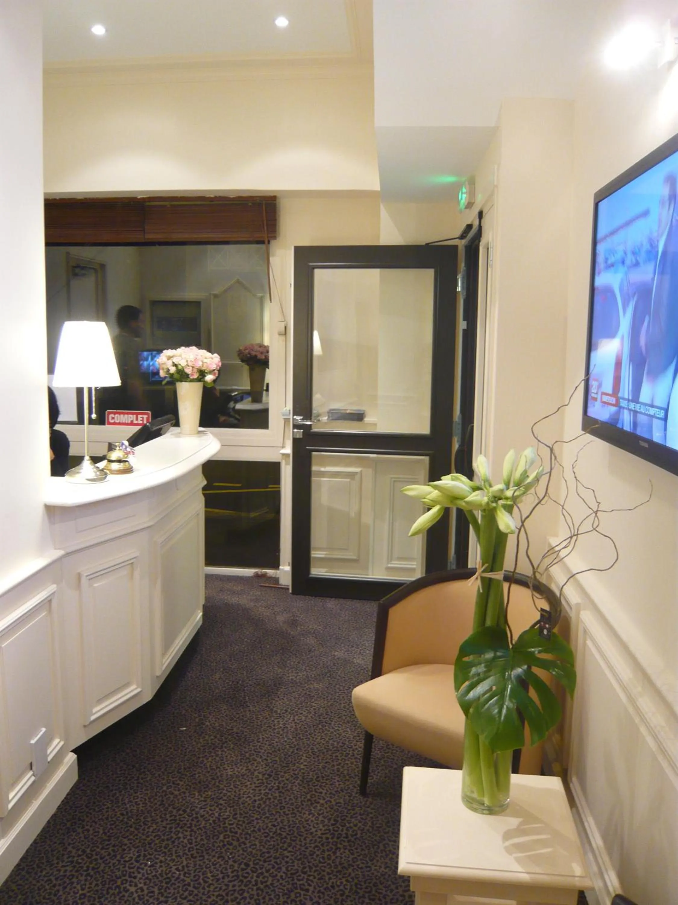 Lobby or reception in Ambassadeurs Logis Hotel