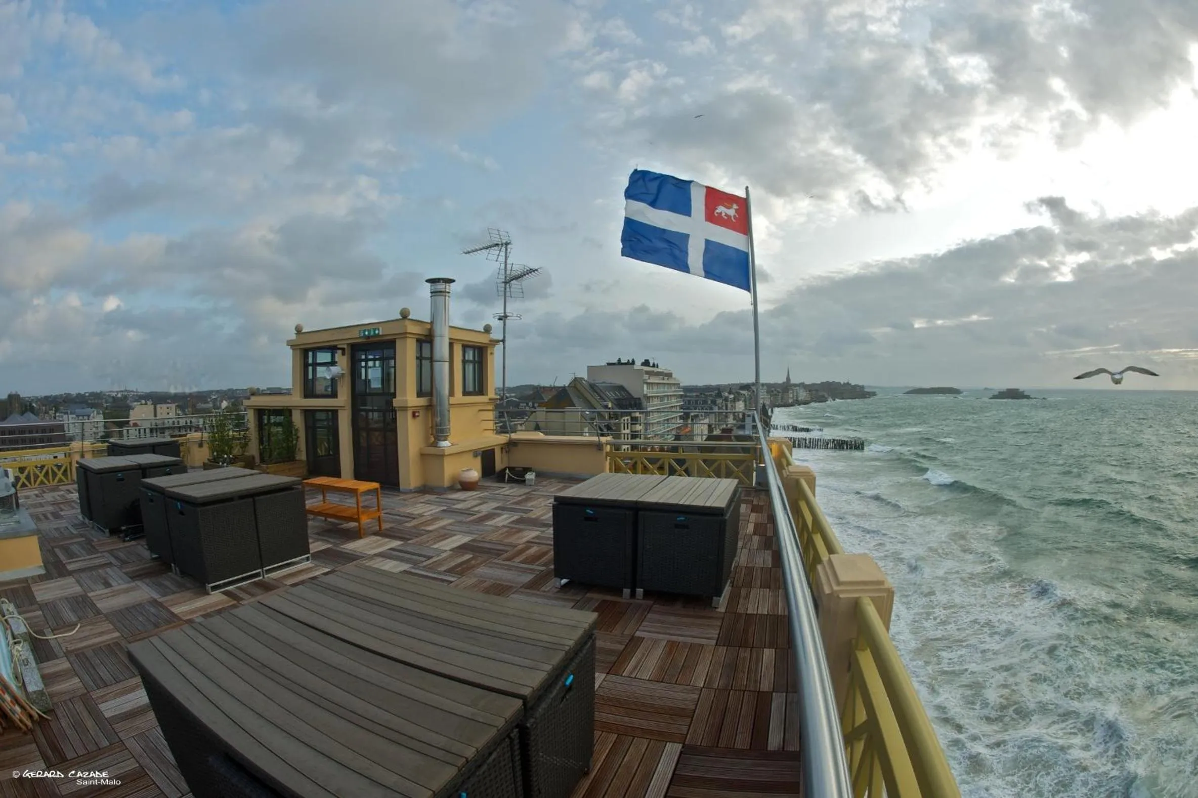 Area and facilities in Ambassadeurs Logis Hotel