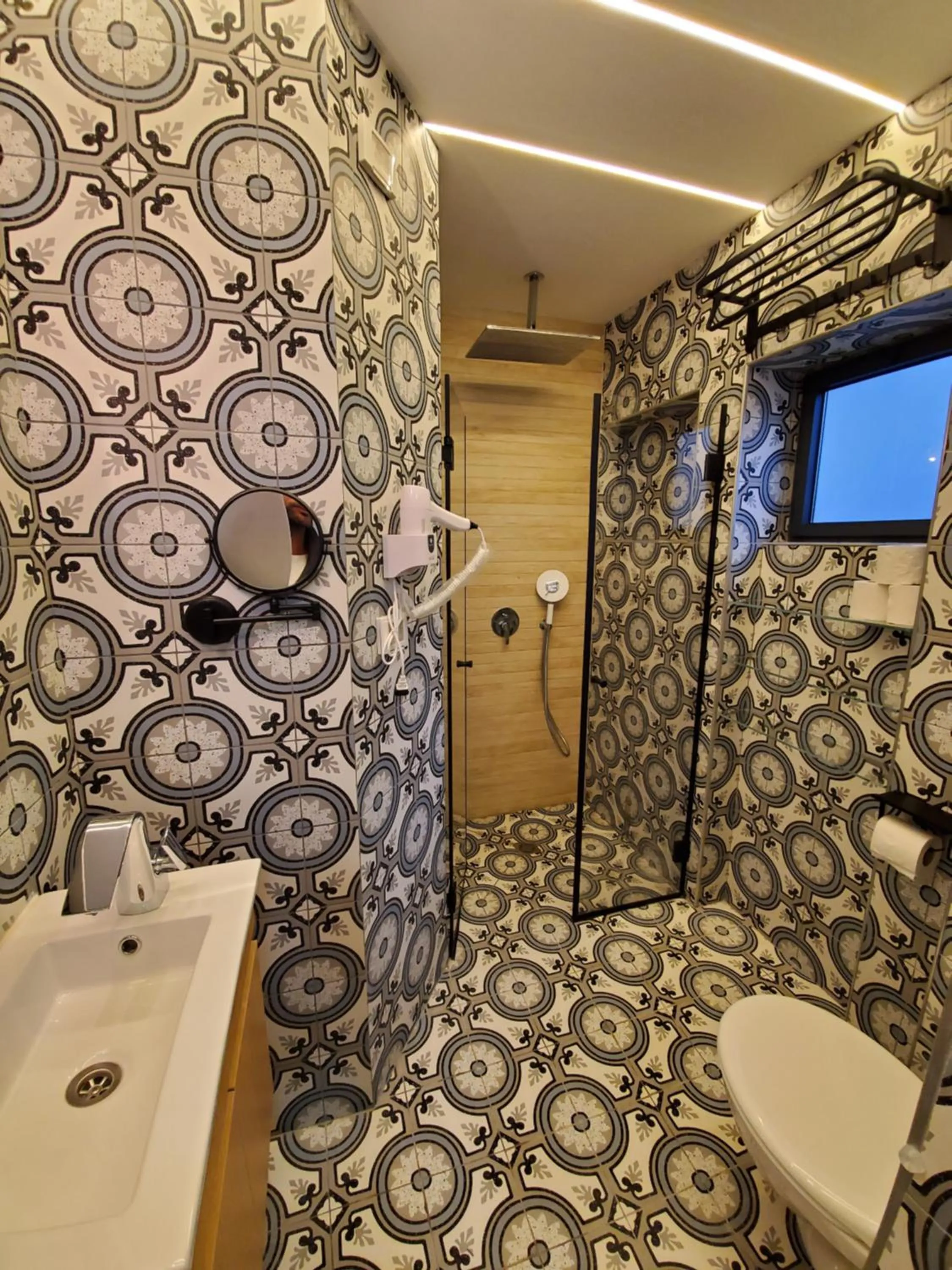Bathroom in King's Rooftop Studios
