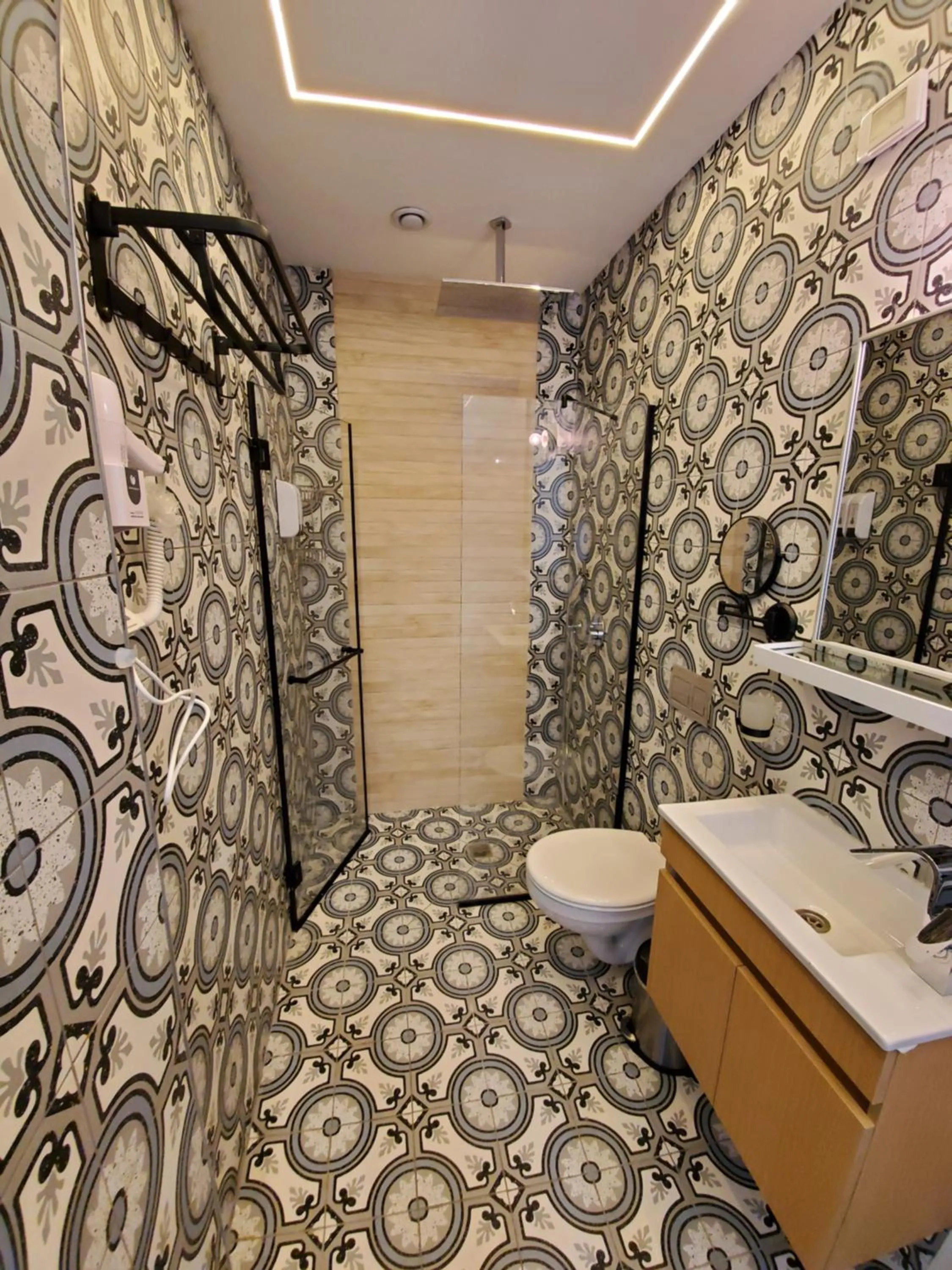 Bathroom in King's Rooftop Studios