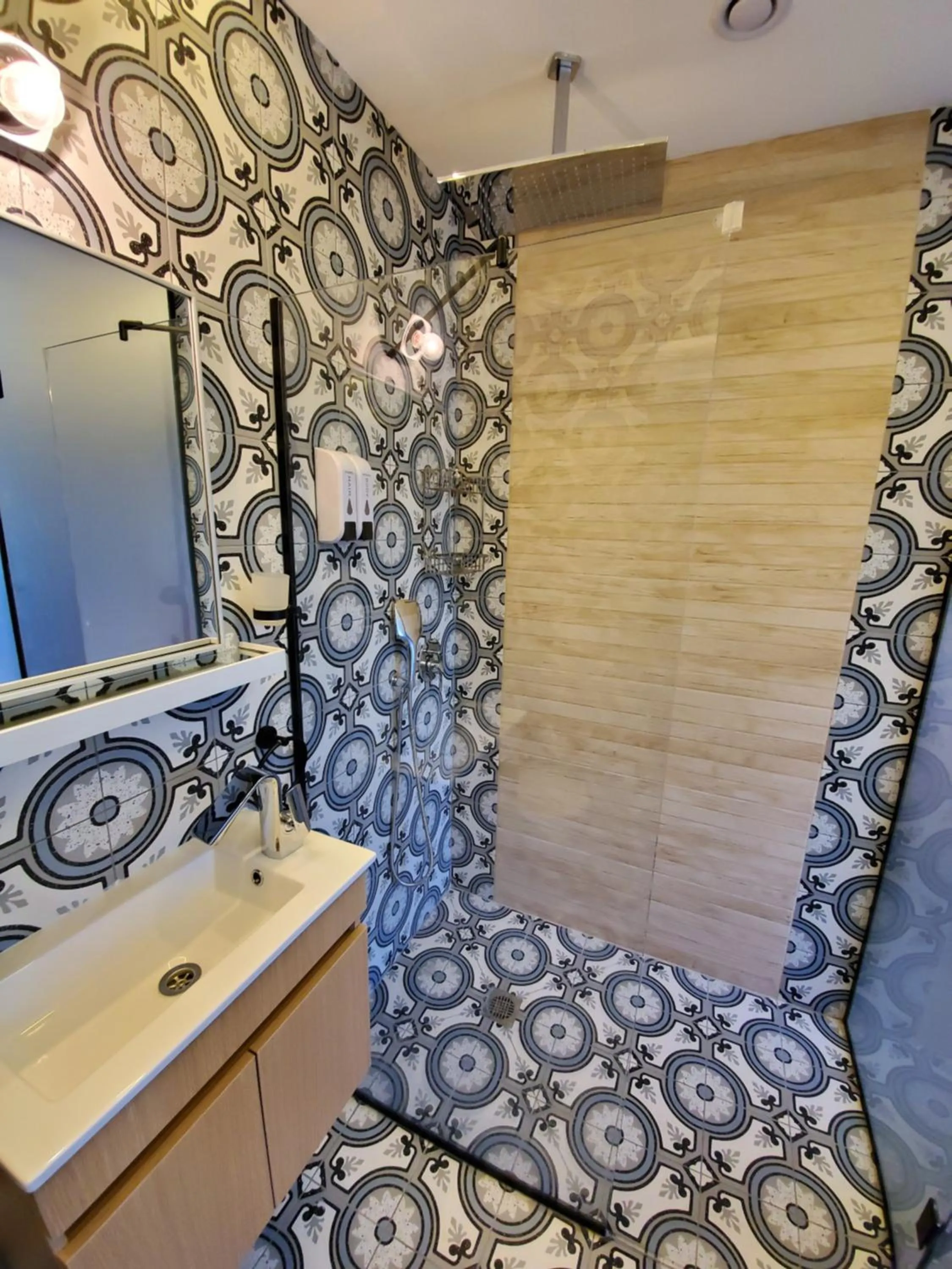 Bathroom in King's Rooftop Studios