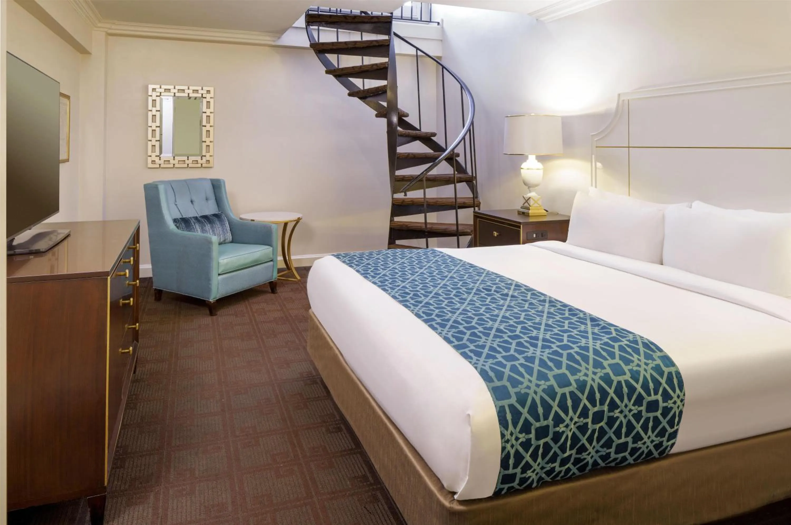 Photo of the whole room, Bed in The Royal Sonesta New Orleans