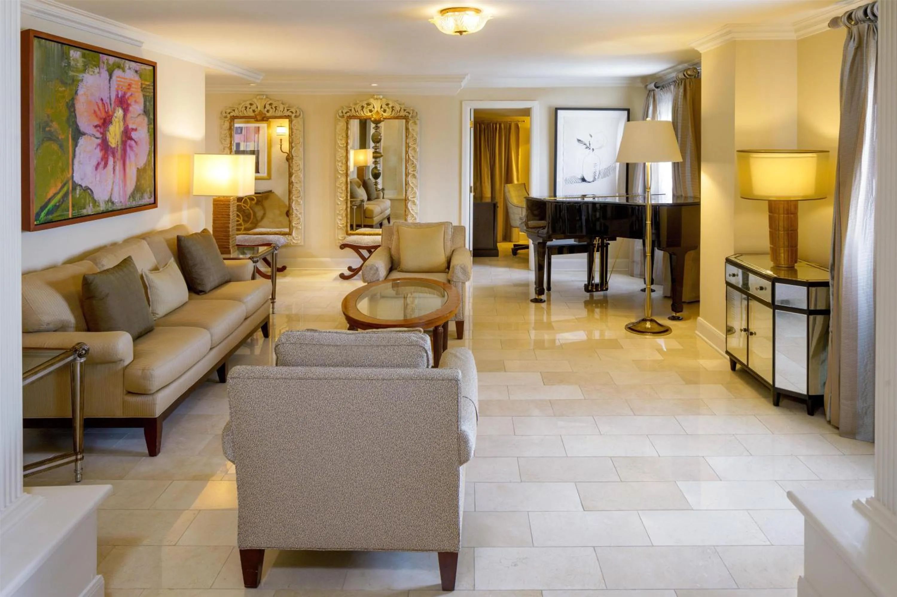 Photo of the whole room in The Royal Sonesta New Orleans