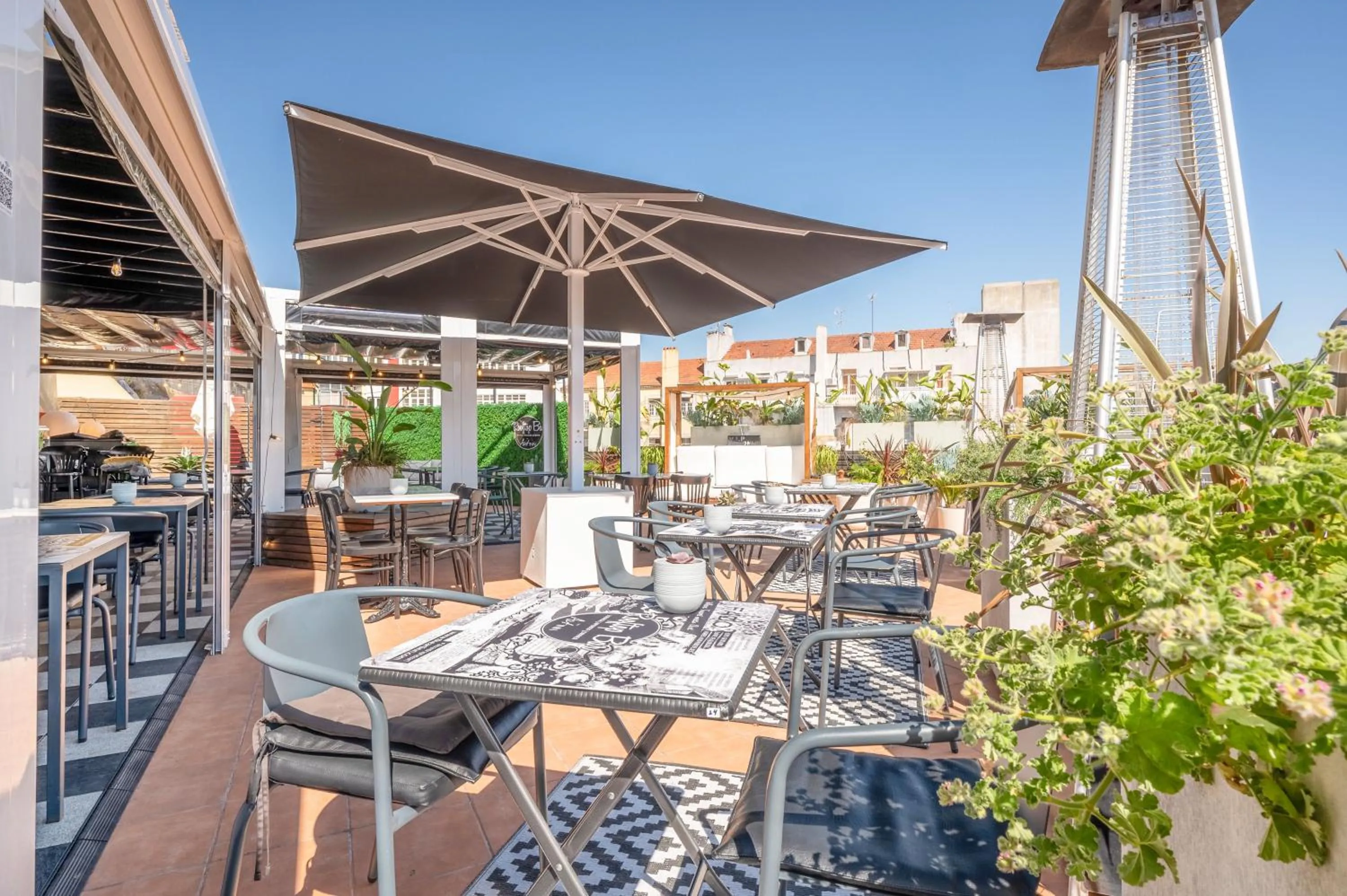 Restaurant/places to eat in The ART INN Lisbon