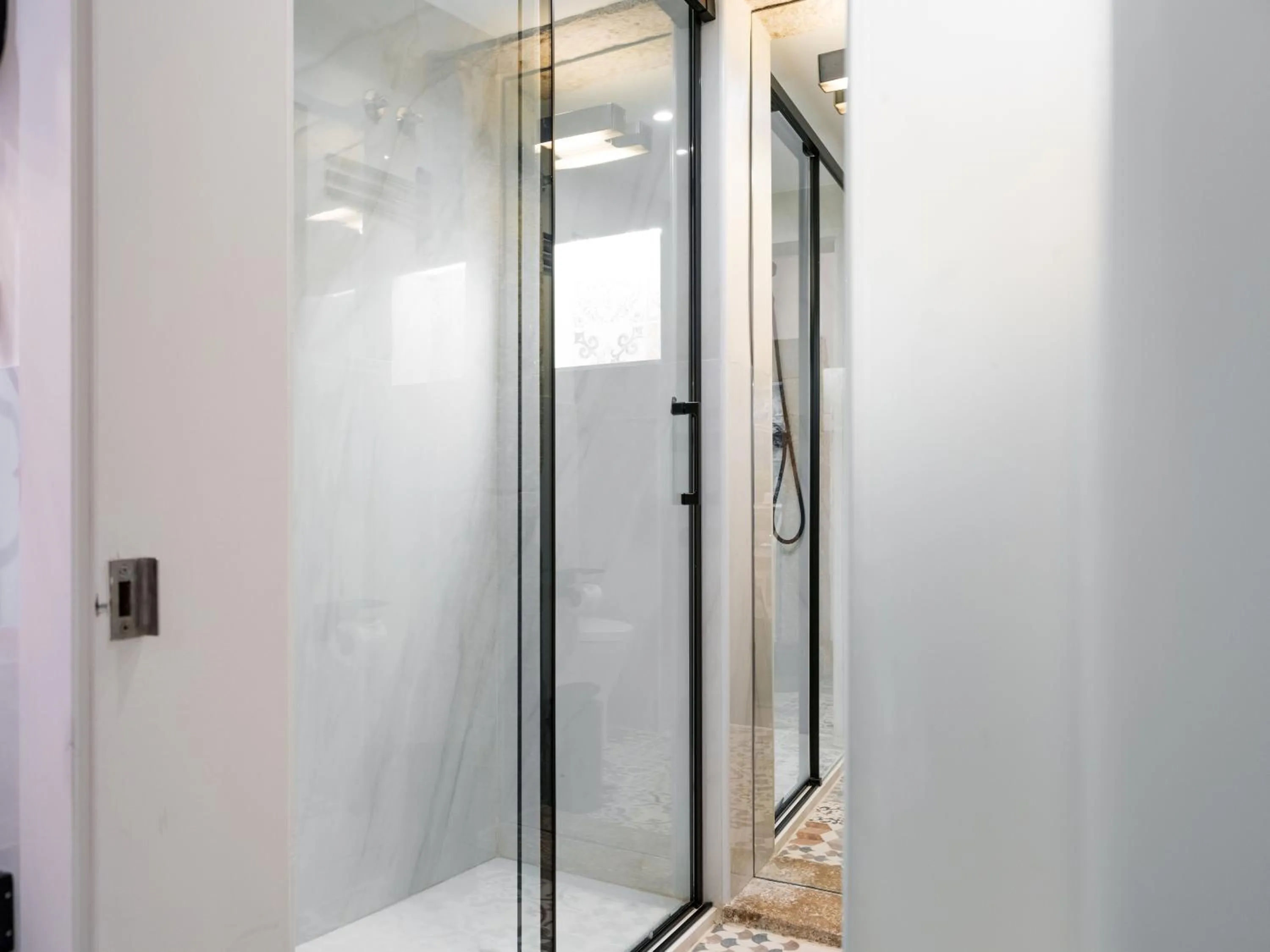 Shower in The ART INN Lisbon