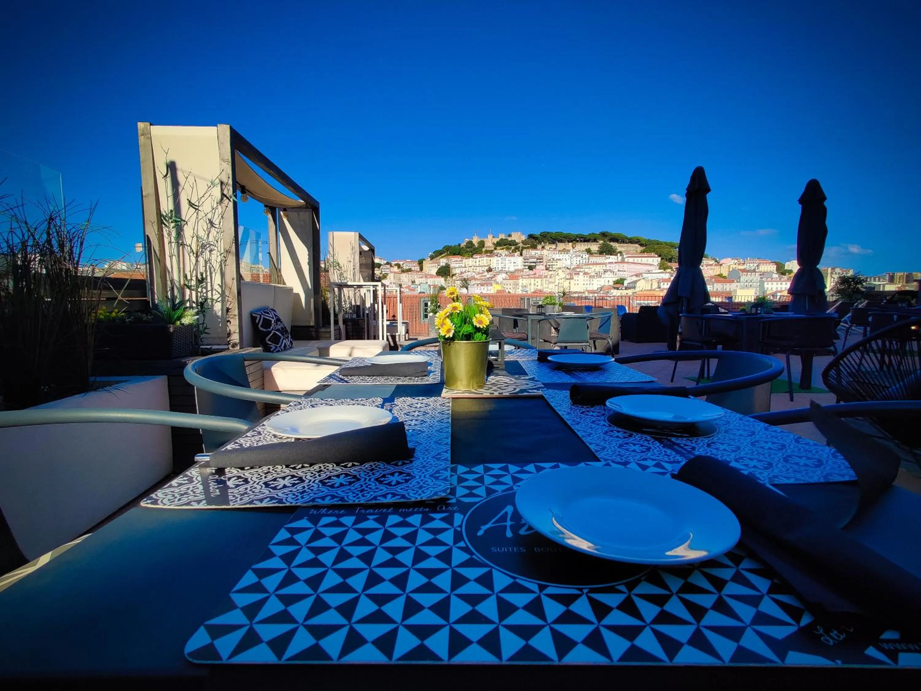 Restaurant/places to eat in The ART INN Lisbon