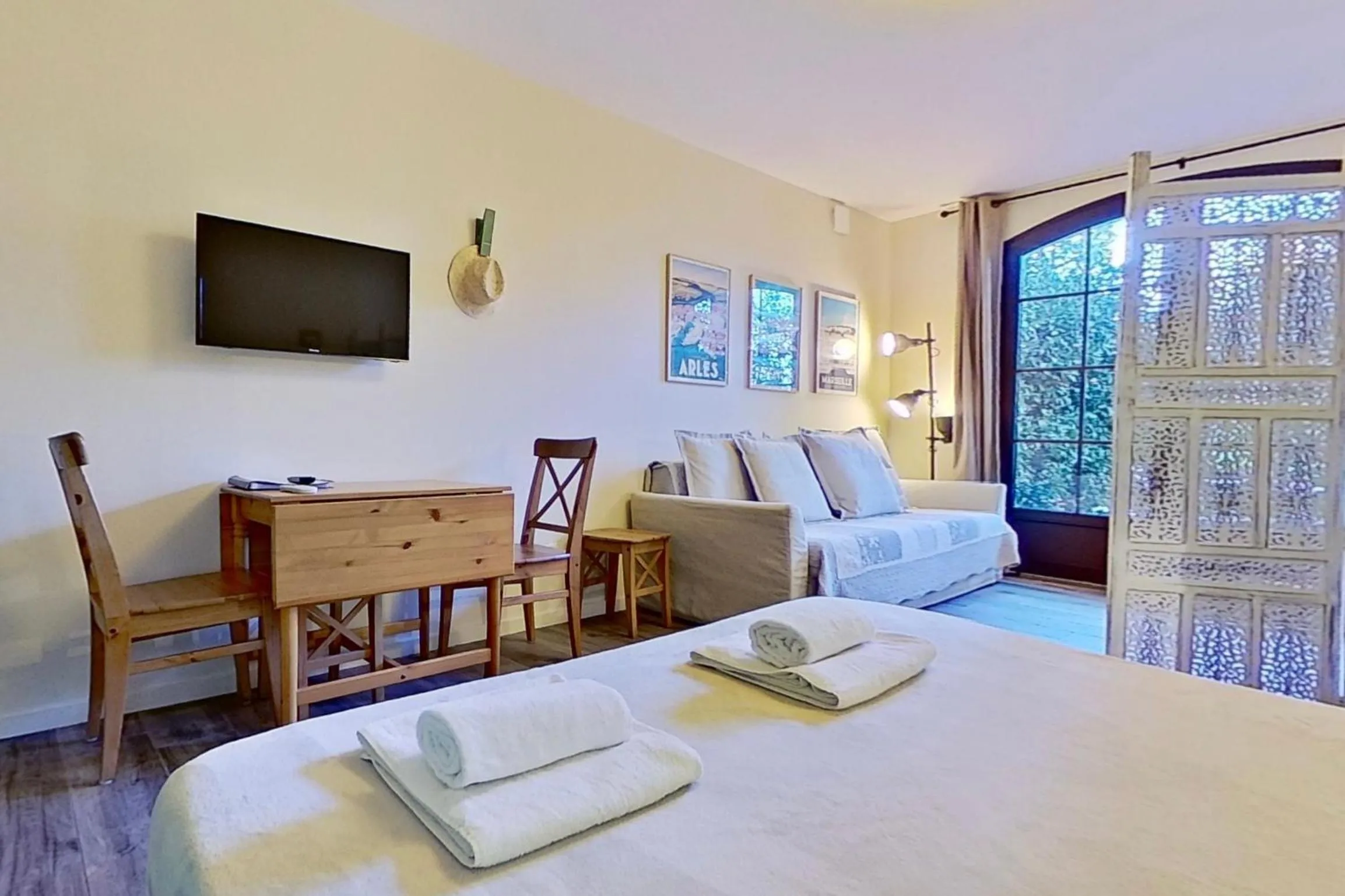 Photo of the whole room, Bed in La Villa Dupont d'Avignon