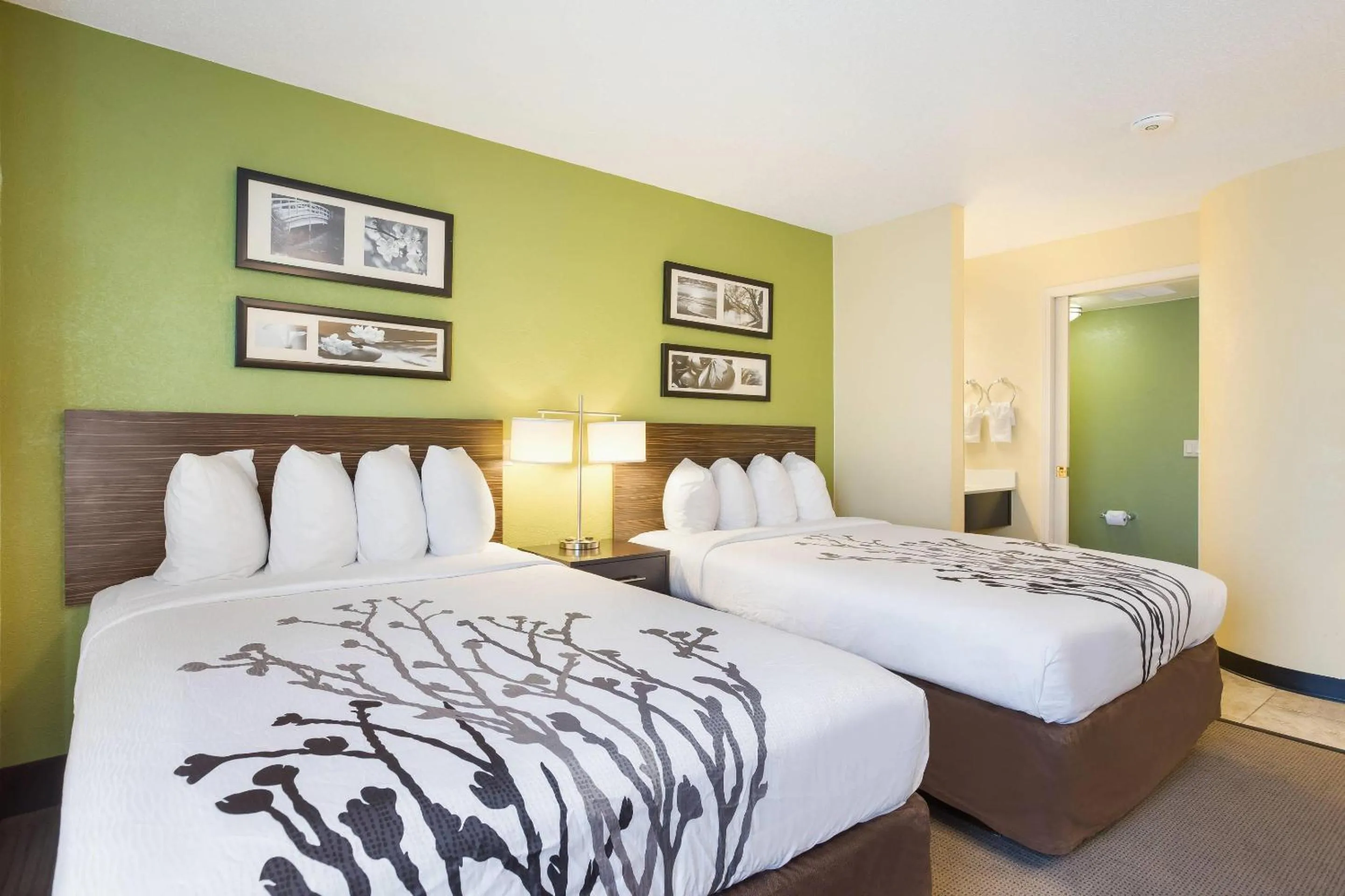 Bedroom, Bed in Sleep Inn & Suites Grand Rapids Southeast - Kentwood