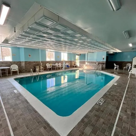 Swimming pool in Sleep Inn & Suites Grand Rapids Southeast - Kentwood