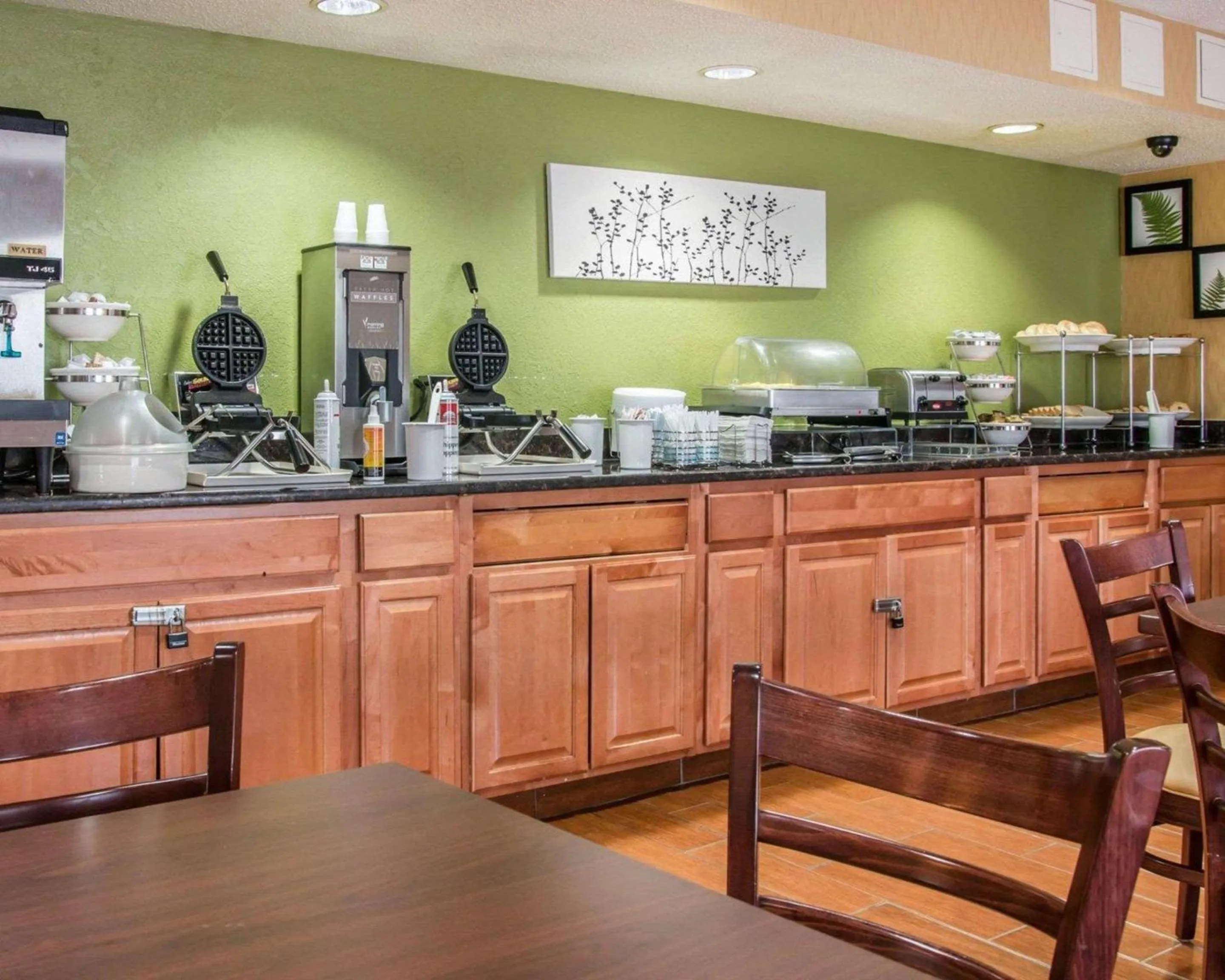 Restaurant/places to eat in Sleep Inn & Suites Grand Rapids Southeast - Kentwood