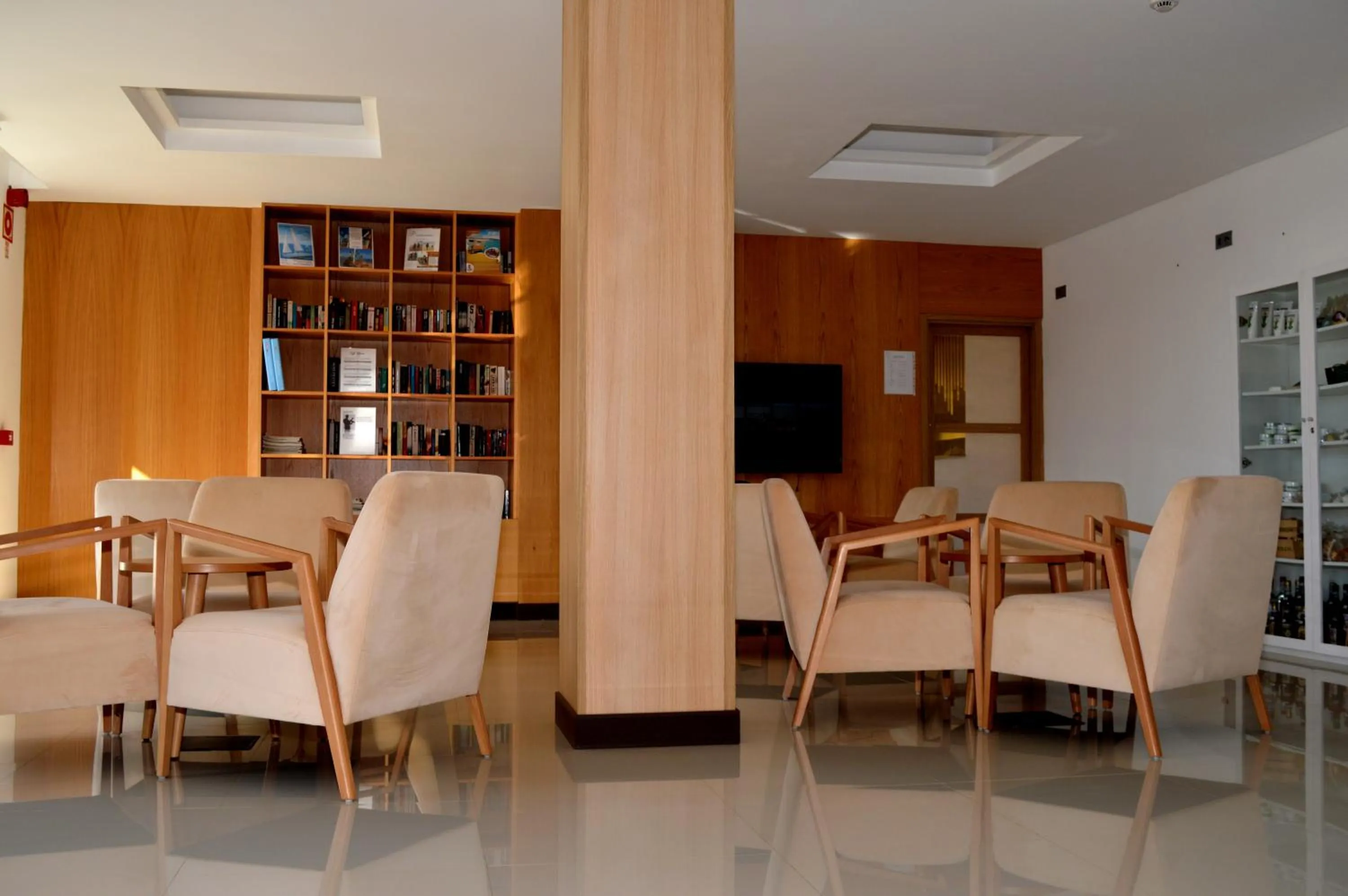 Communal lounge/ TV room in Hotel Da Luz