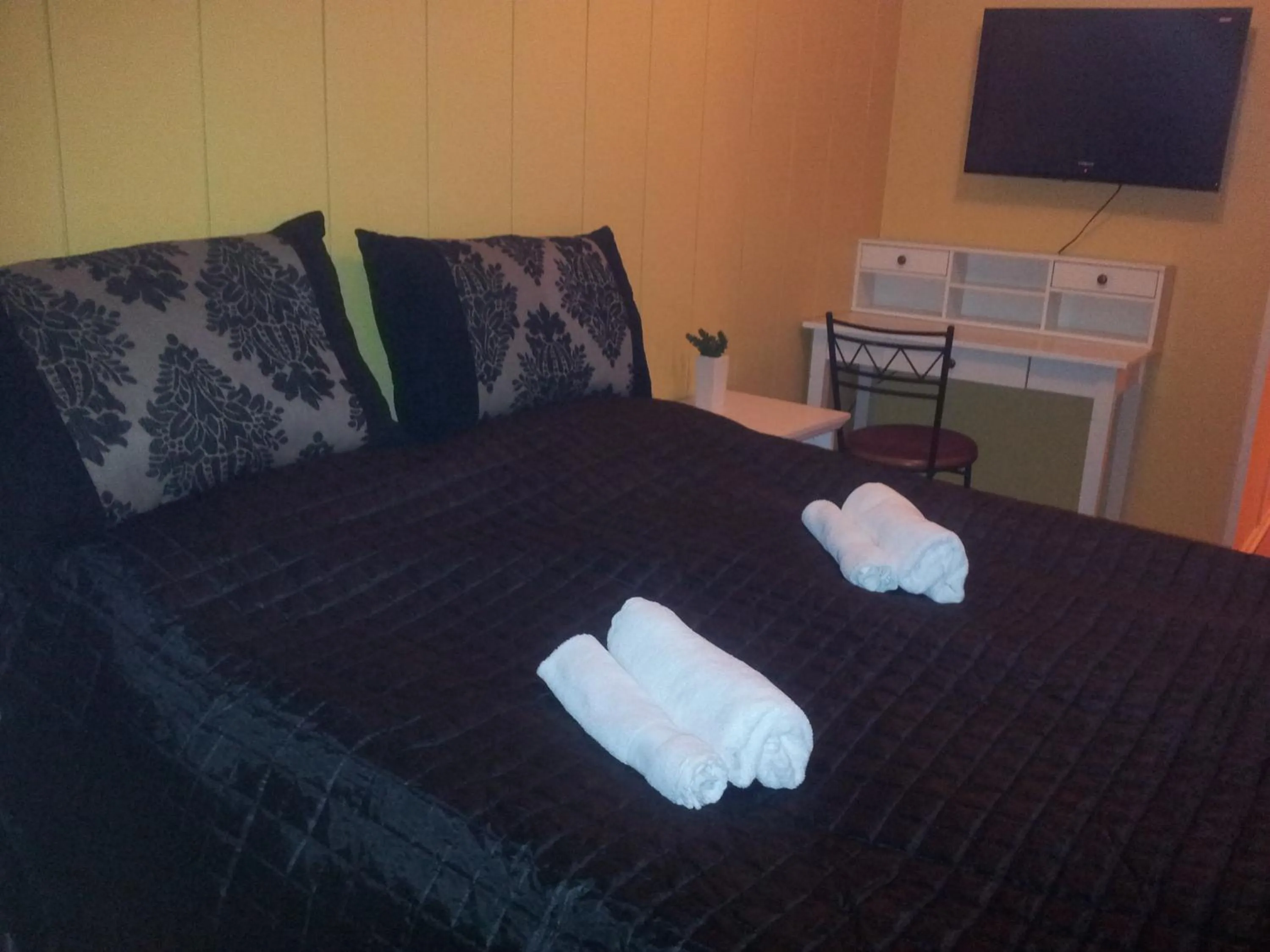 Bed in Barents Hotell