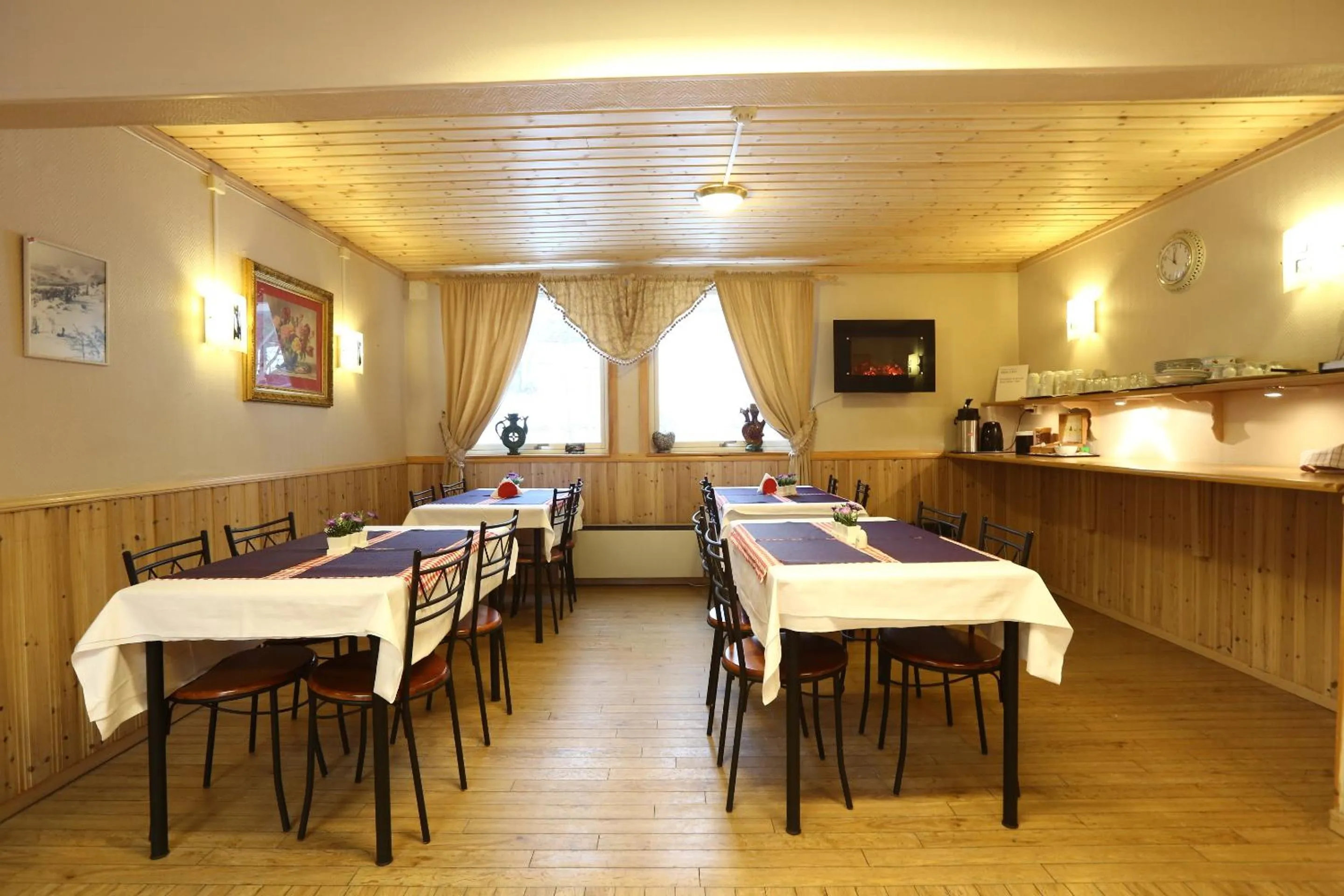 Restaurant/places to eat in Barents Hotell