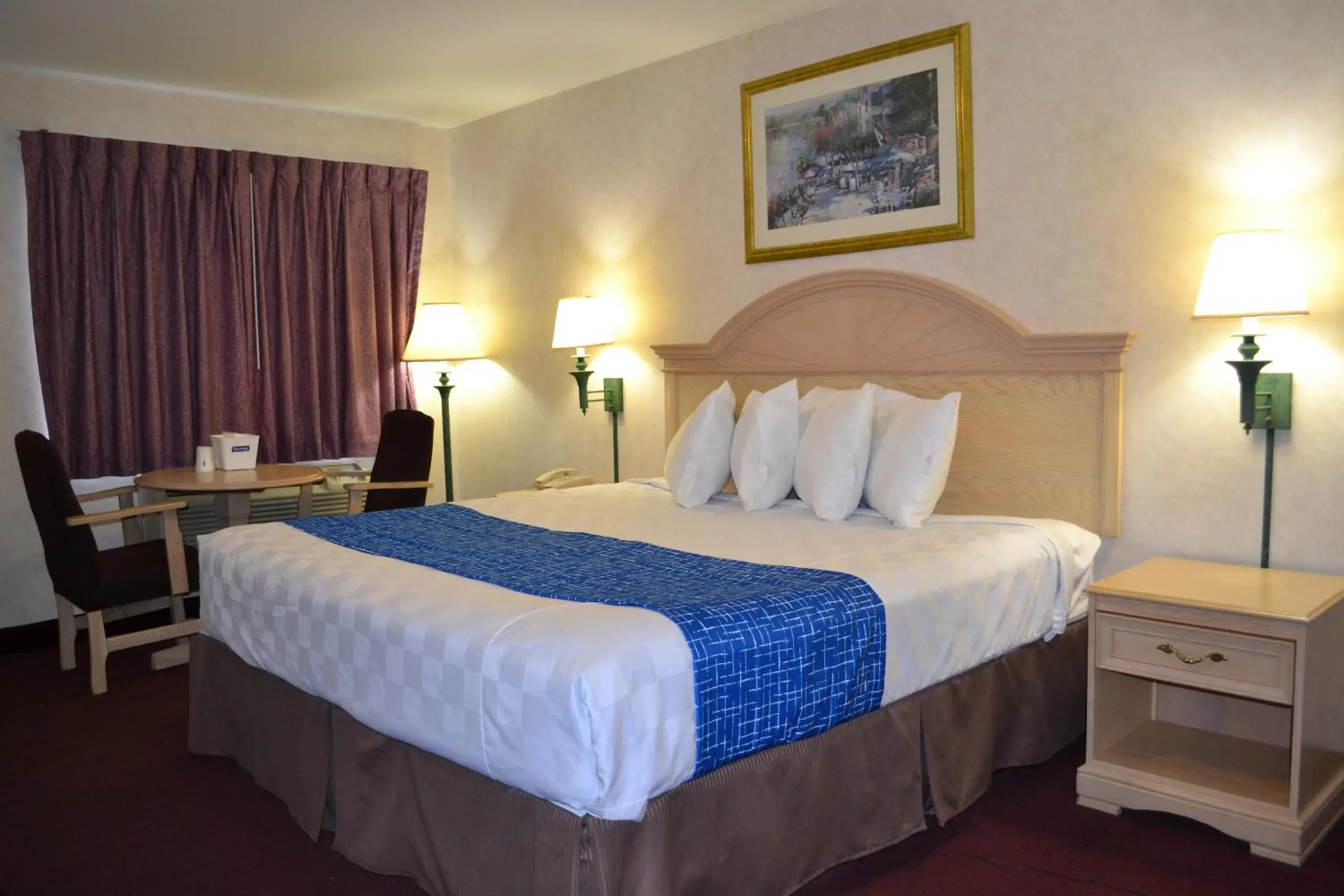 King Suite in Travelodge by Wyndham Niagara Falls - New York King Suite in Travelodge by Wyndham Niagara Falls - New York