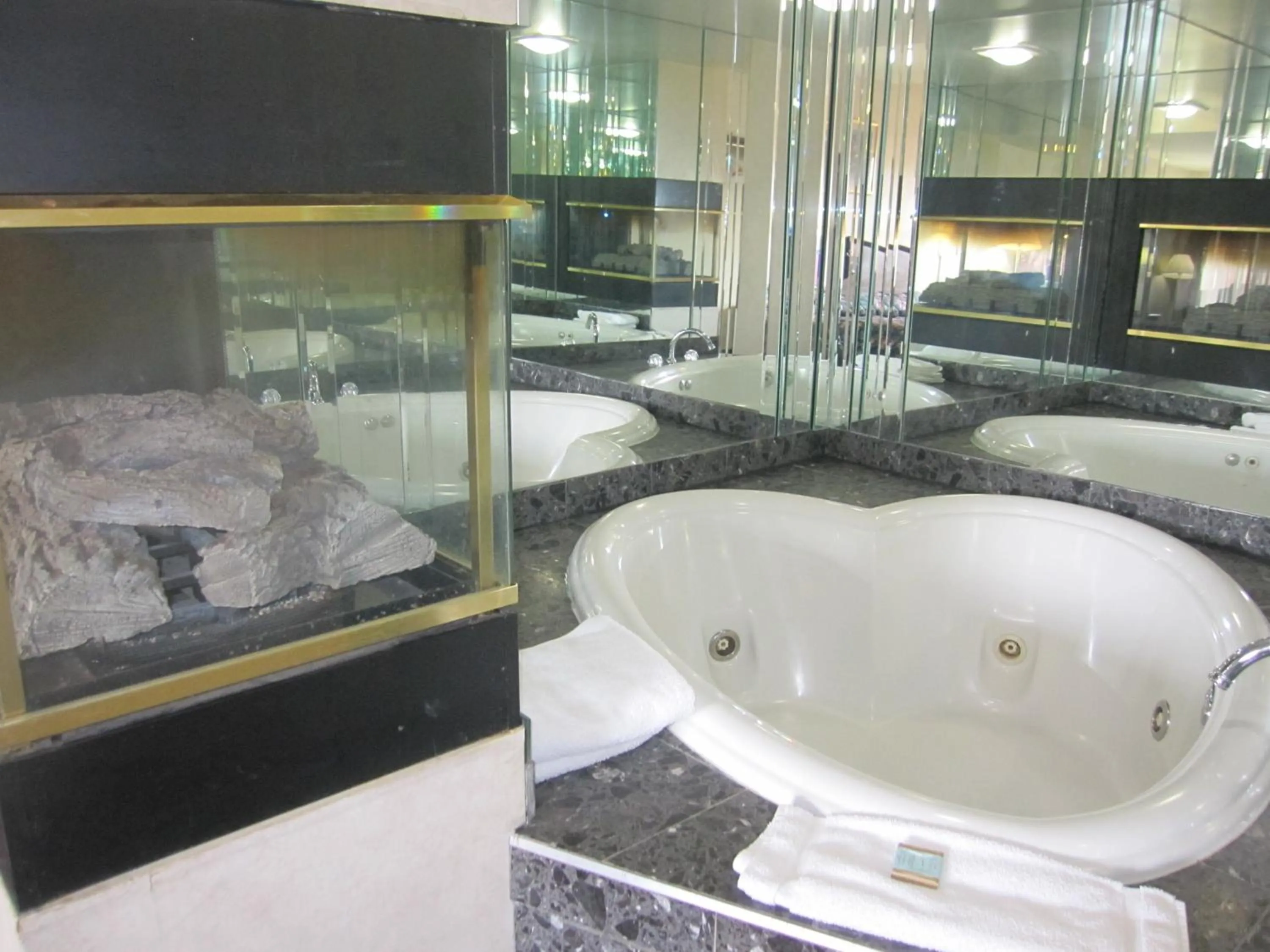 Bathroom in Travelodge by Wyndham Niagara Falls - New York