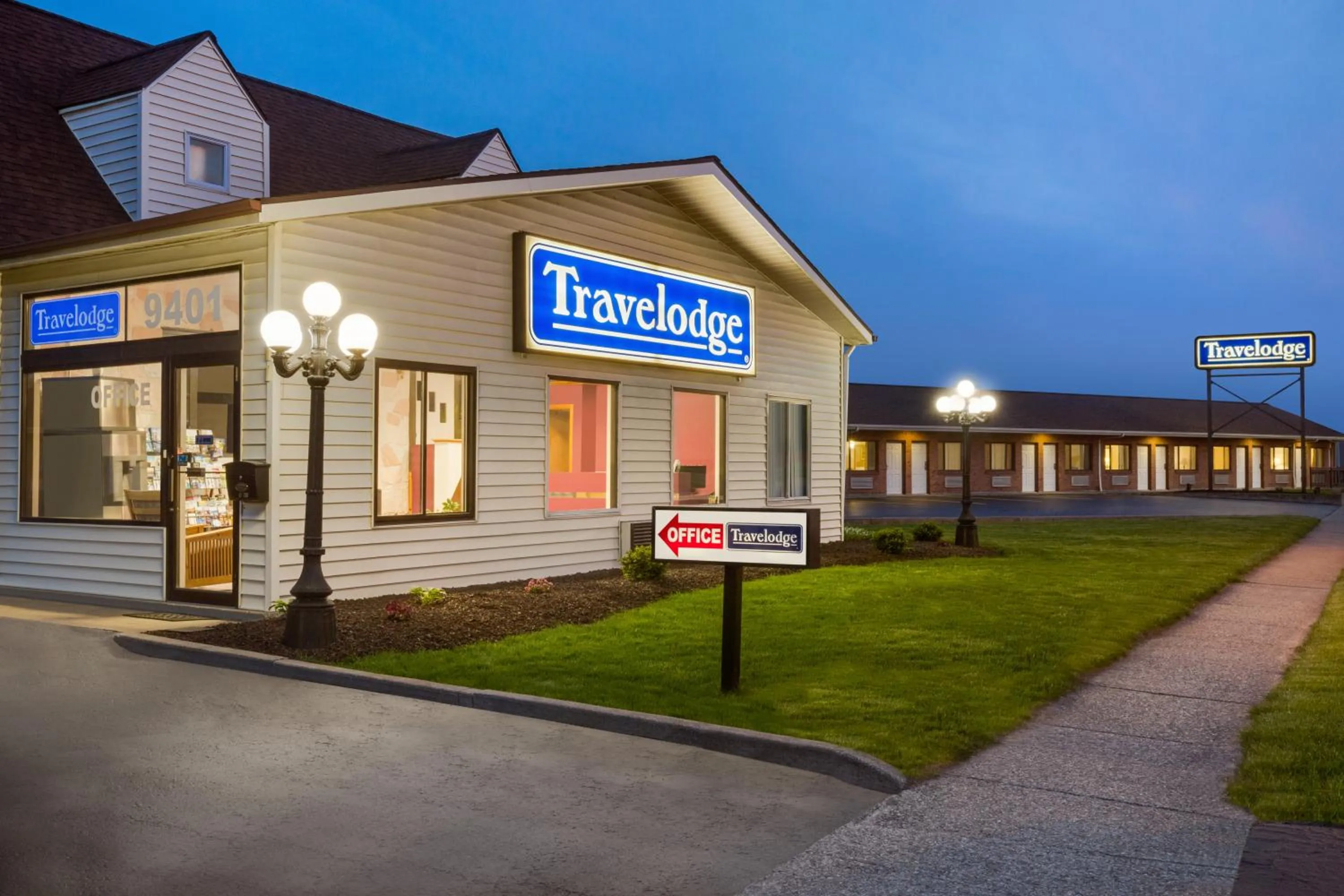 Property logo or sign in Travelodge by Wyndham Niagara Falls - New York