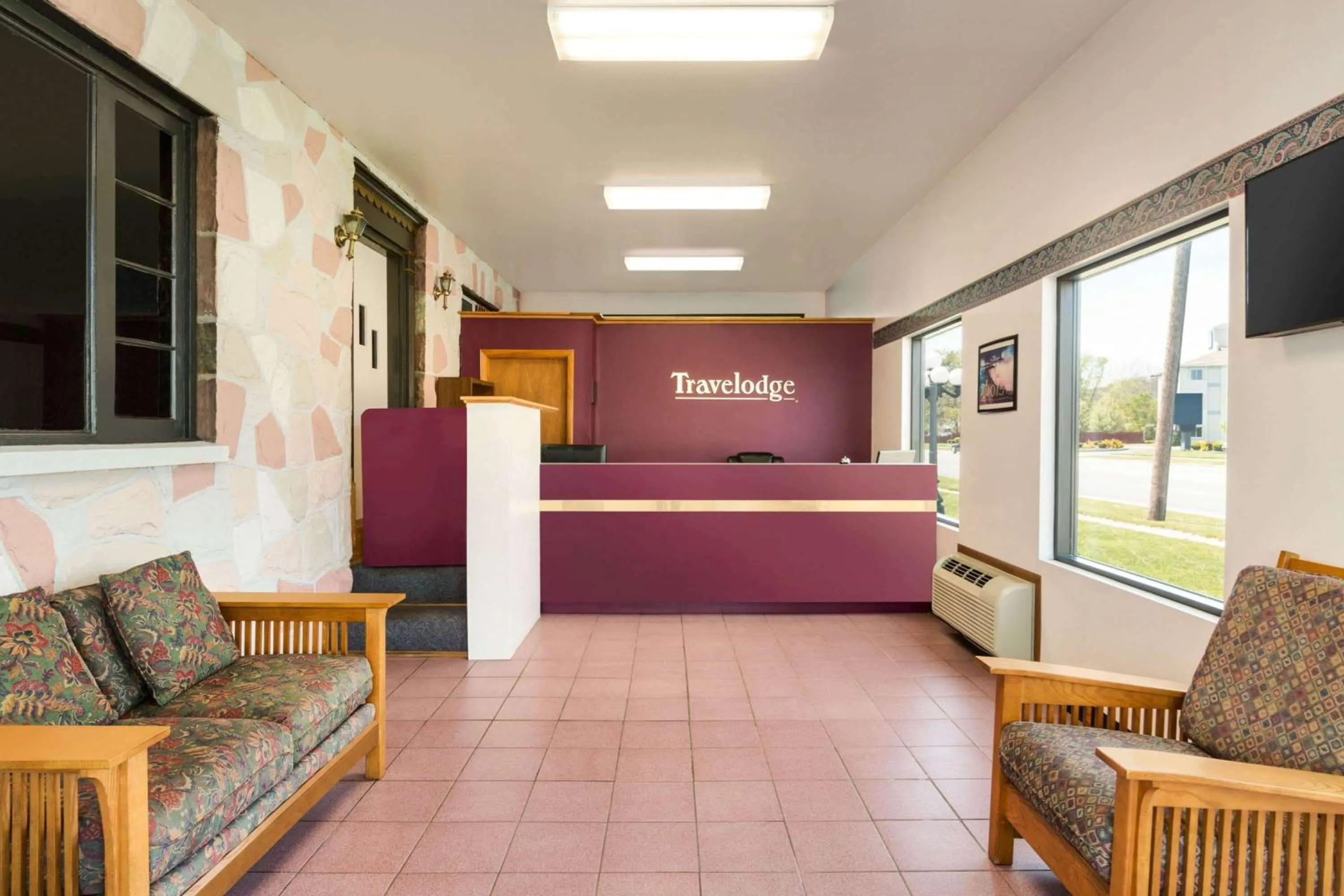 Lobby or reception, Bed in Travelodge by Wyndham Niagara Falls - New York