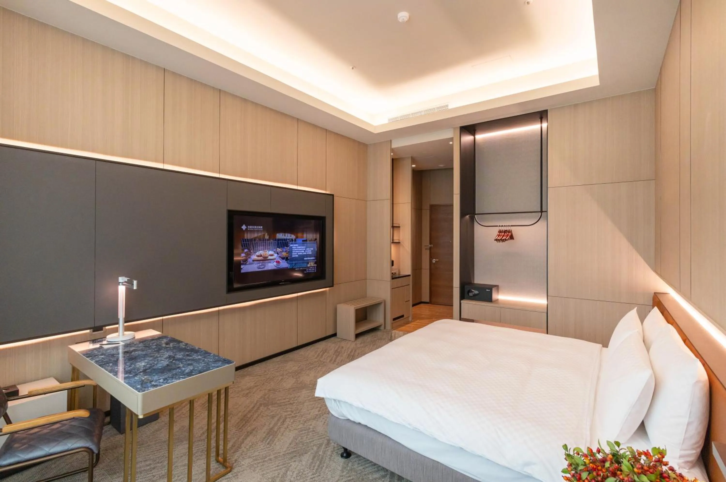 Photo of the whole room, Bed in Miramar Garden Taipei