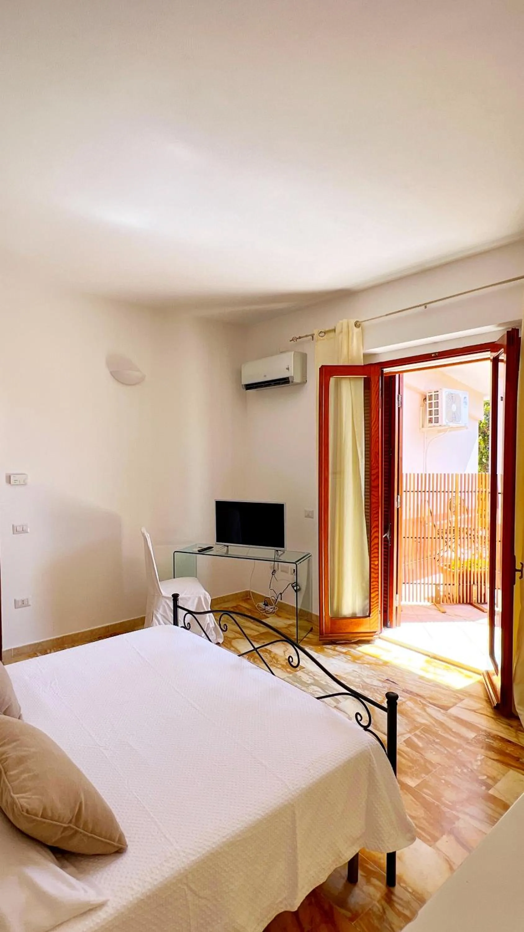 Bedroom, Bed in Villa Iole